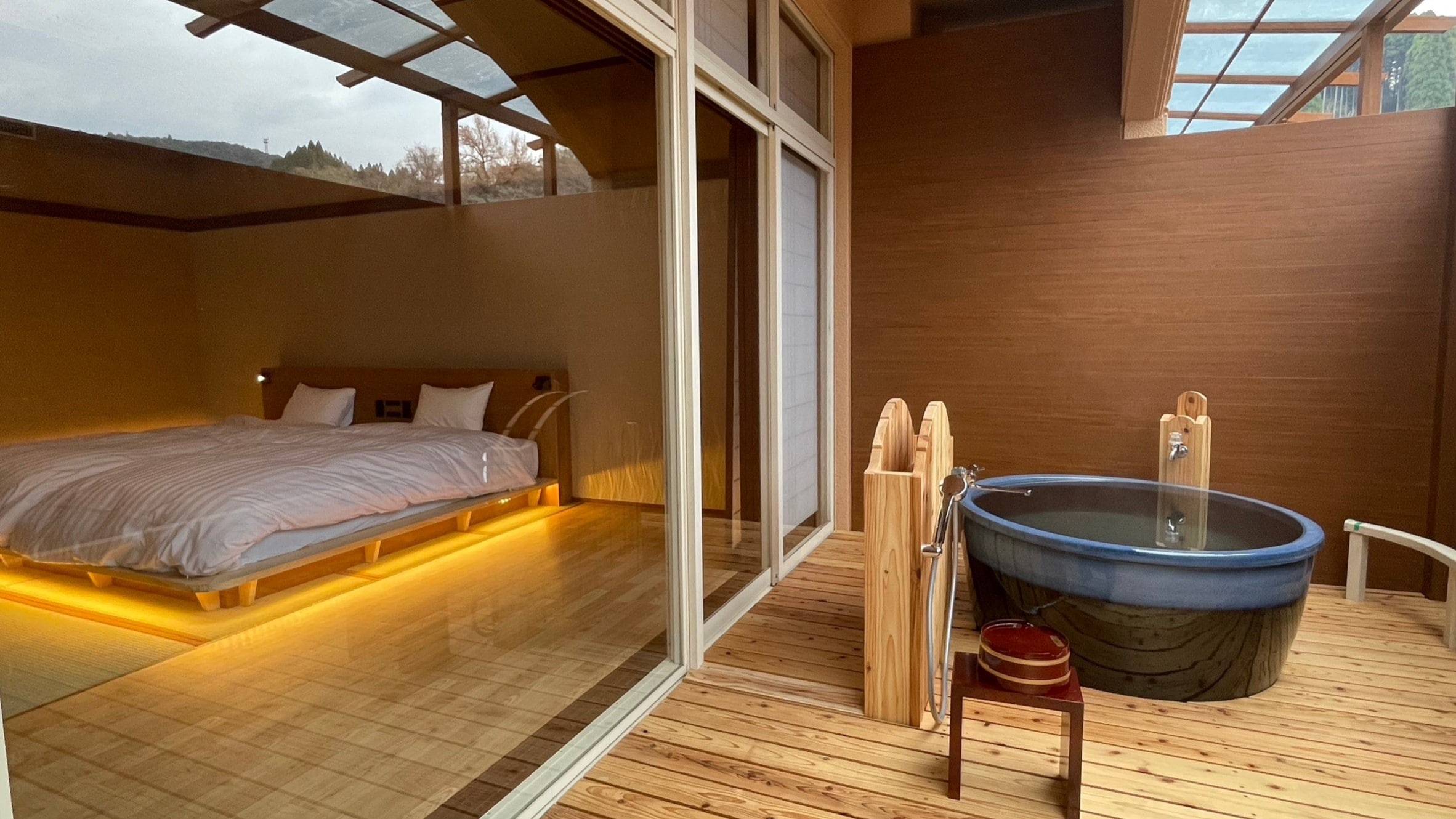 Image of a guest room with a semi-open-air bath