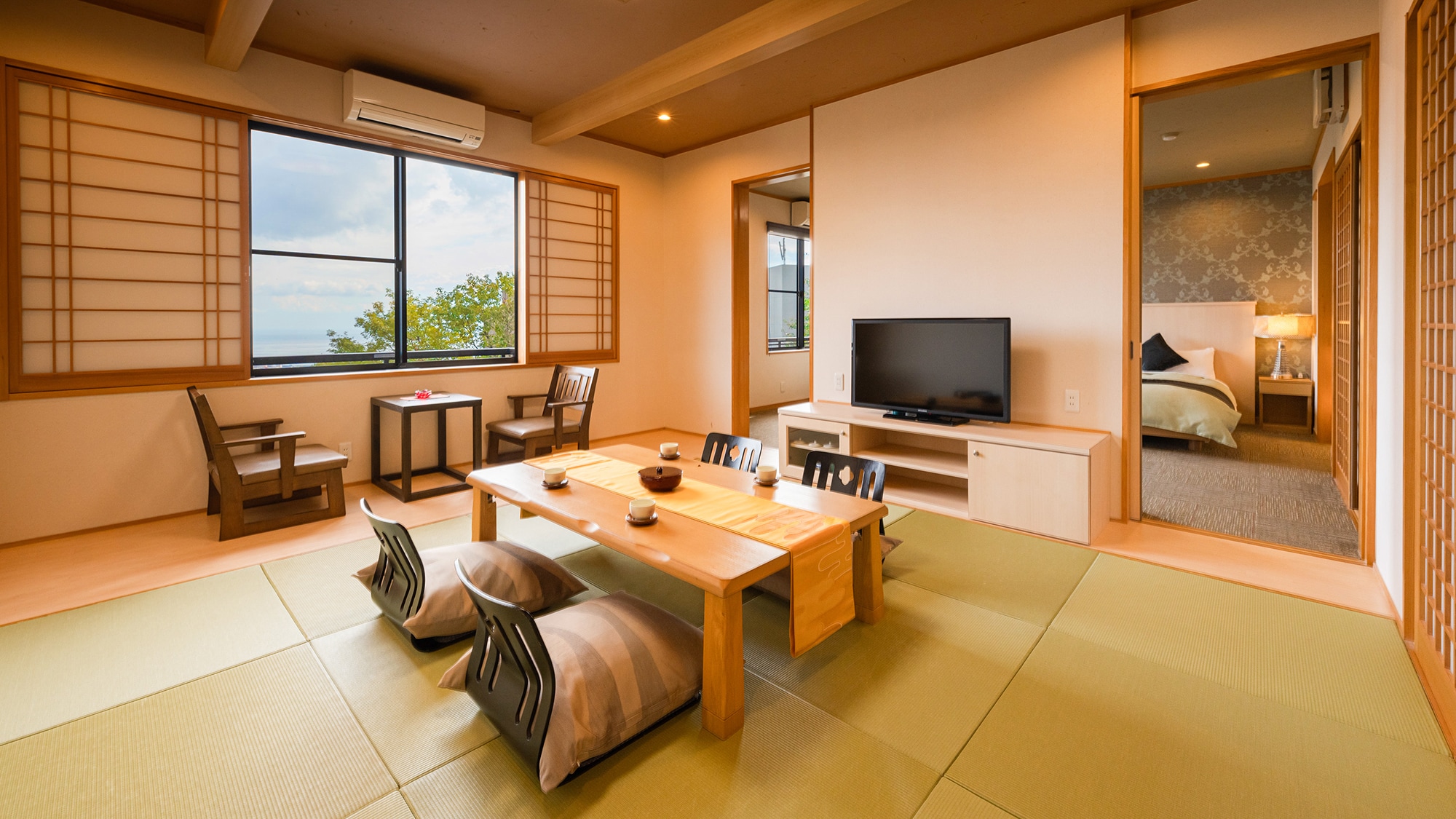 ◆ Oka no Sou ◇ Japanese-Western style room "Thistle" ◆ Between Japanese-style room and Western-style room. Recommended for group trips