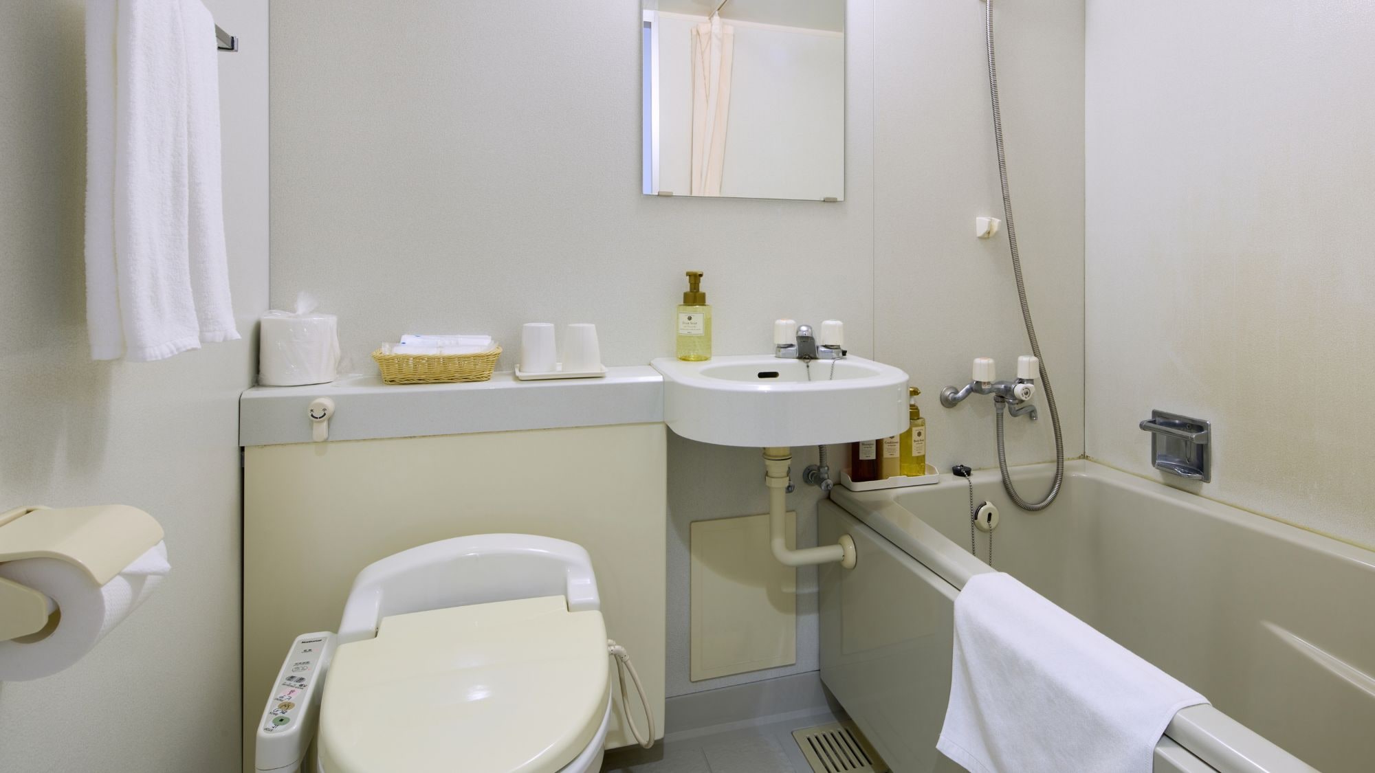 [Field Park Tower] Kamar Twin Standar Kamar bergaya Barat sederhana dengan balkon.