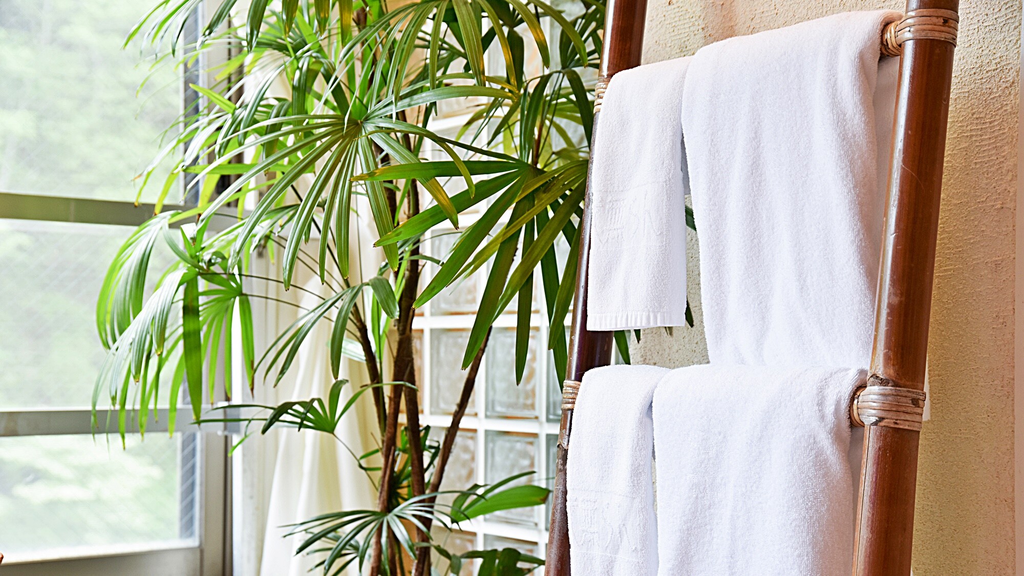 *[Towels] These thick towels are perfect for enjoying the hot springs in your room.