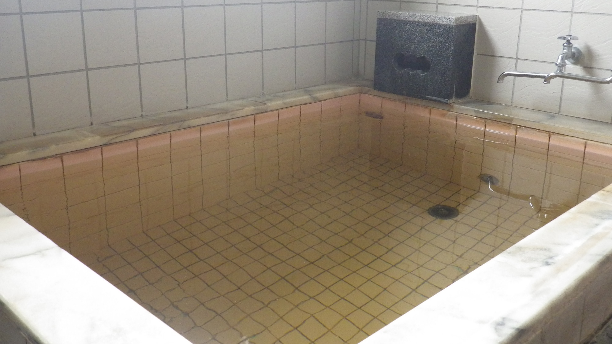* 室内浴池 1 间 / 男女室内浴池 1 间。请治愈徒步和工作的疲惫！