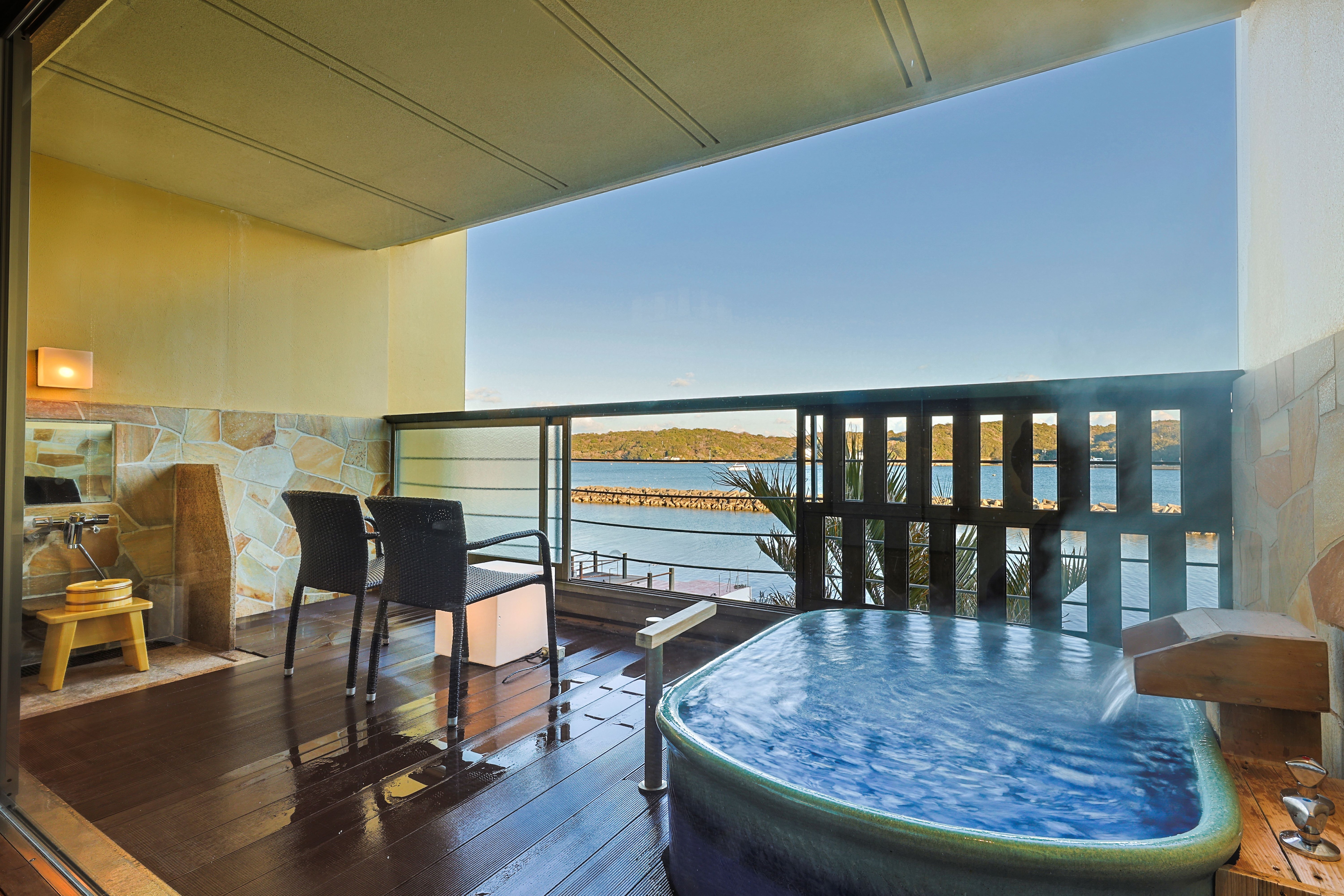 Guest room open-air bath
