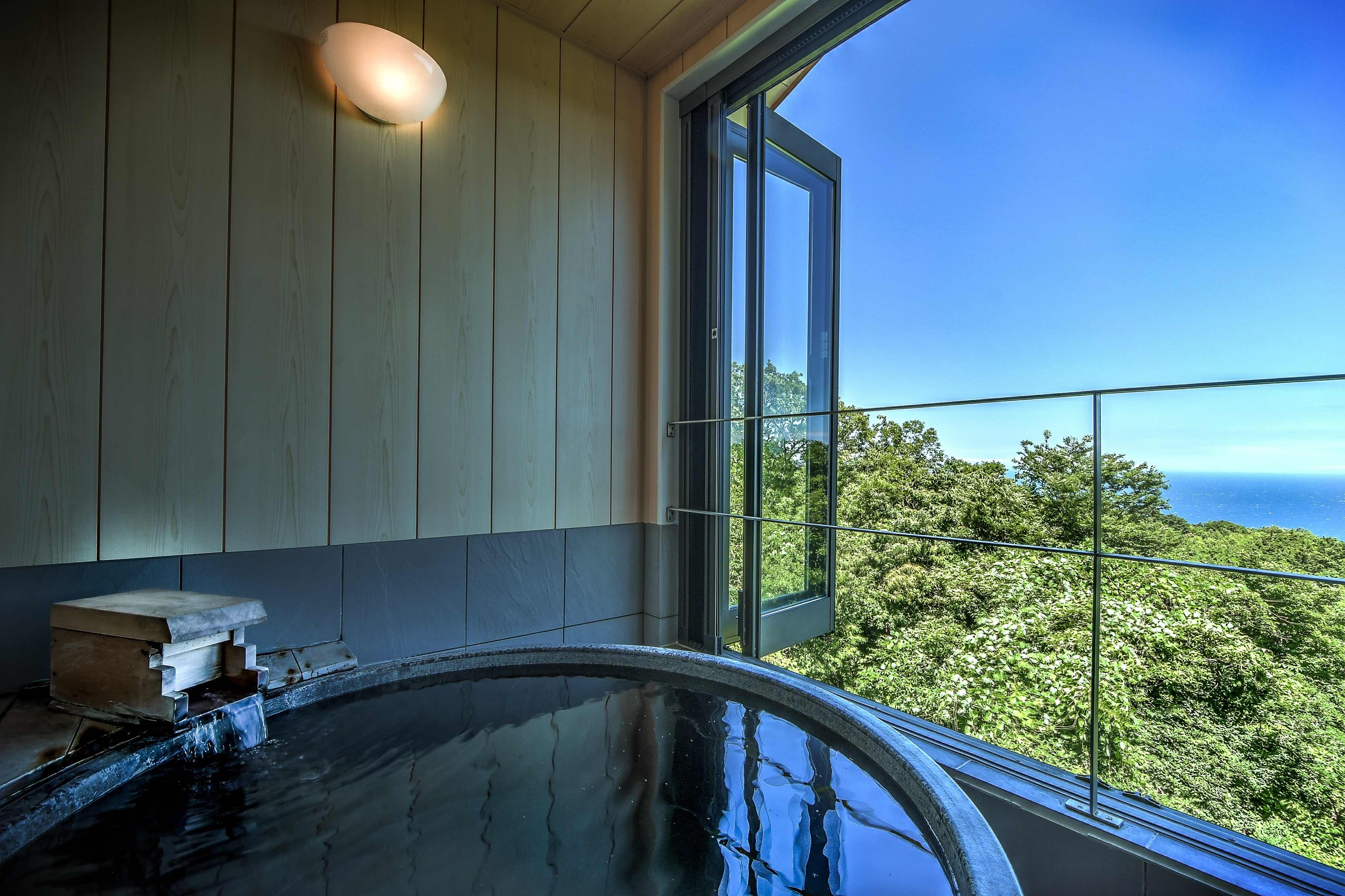[Ocean] Opening the window opens the guest room with an outstanding sense of openness