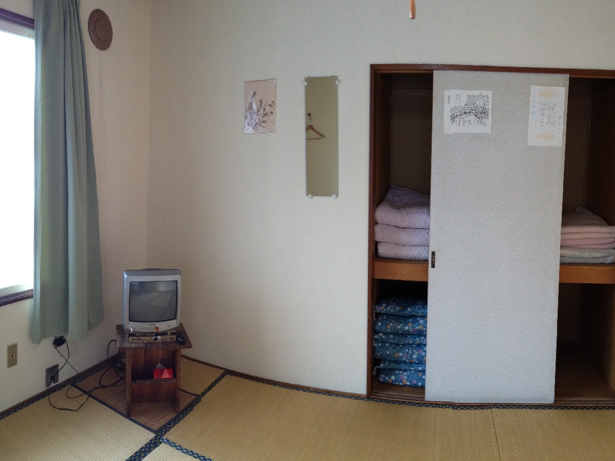 Japanese-style room 8 tatami mats