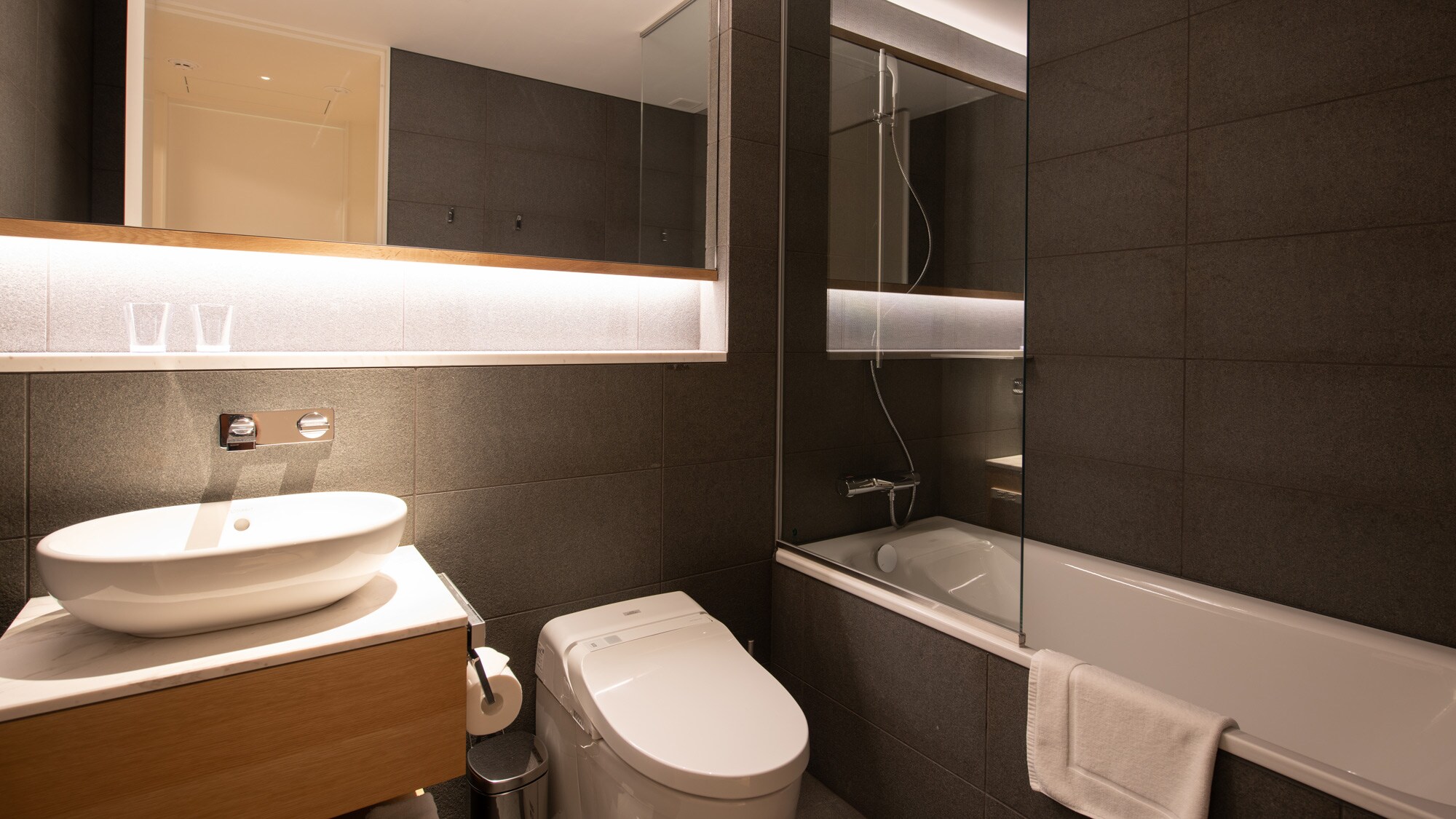 [2 bedrooms] Bathroom (with bathtub)