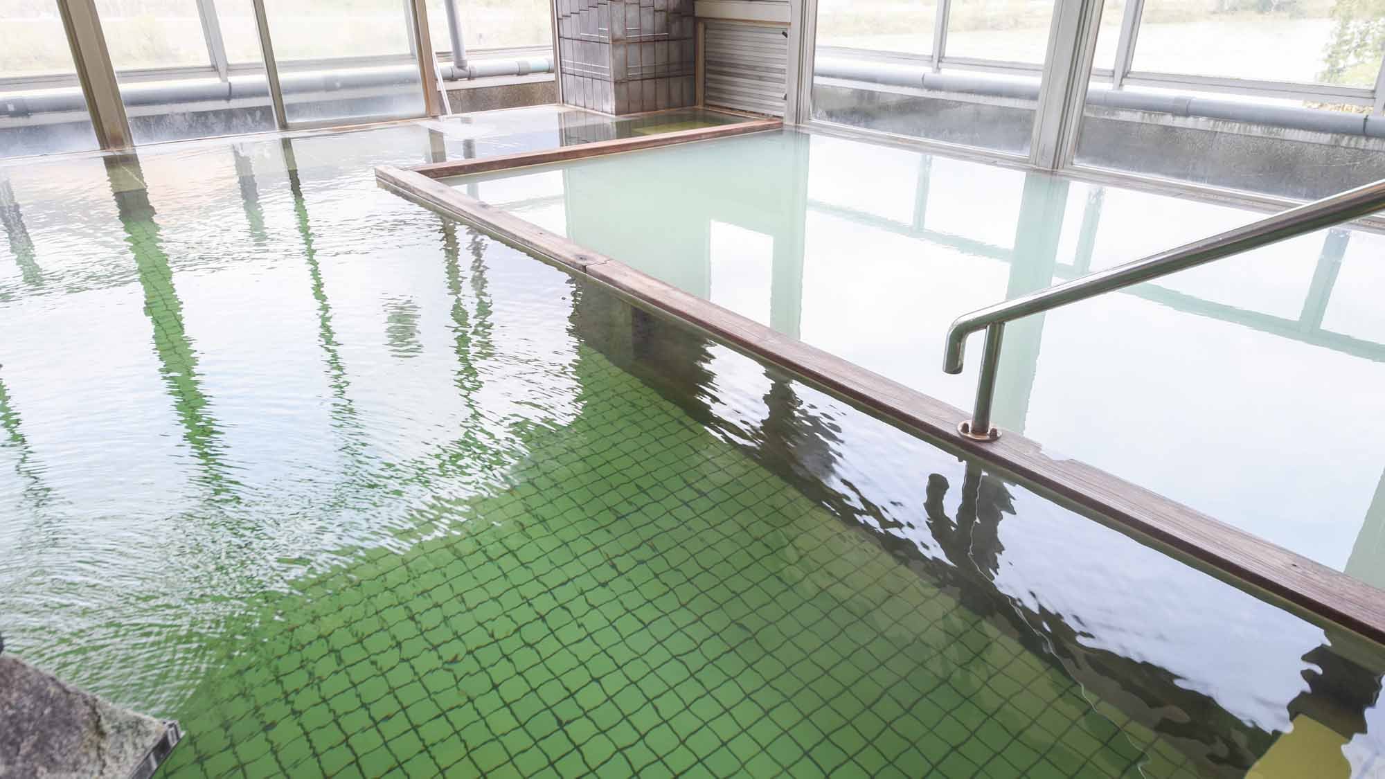 * [Hot spring/large indoor bath] A hot spring where the color of the water changes depending on the day. This is the only magical hot spring in the prefecture where you can enjoy three colors at the same time.