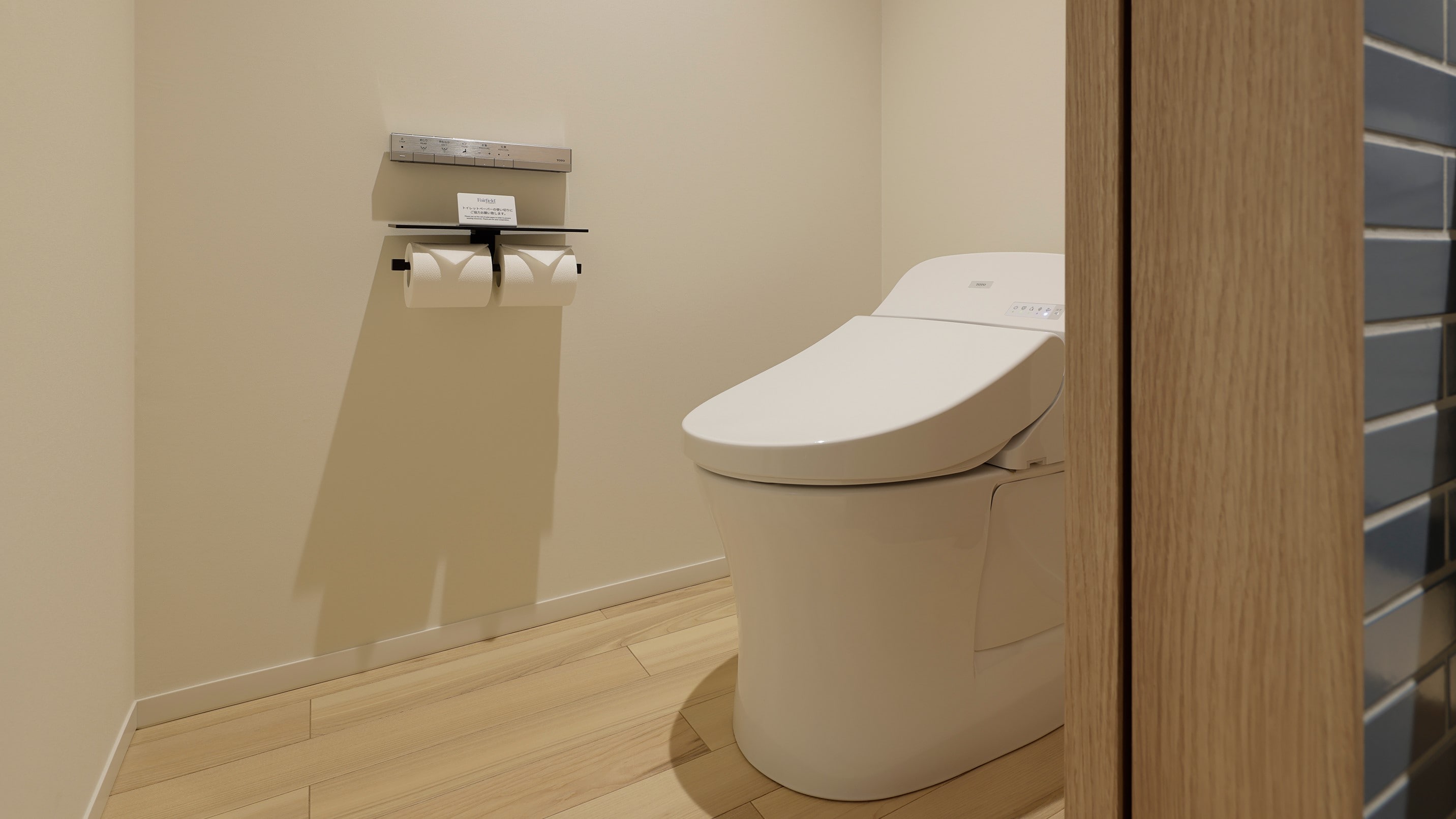 Bathroom: The bath and toilet are separate, so you can use your time efficiently when getting ready to go out in the morning.