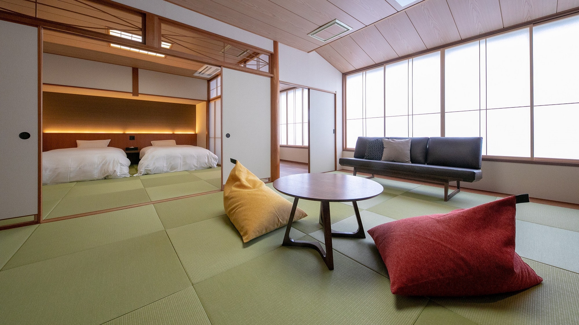 ห้องสไตล์ญี่ปุ่นและตะวันตก: ห้องสไตล์ญี่ปุ่นพร้อมเตียงแฝด + โซฟา ห้ามสูบบุหรี่