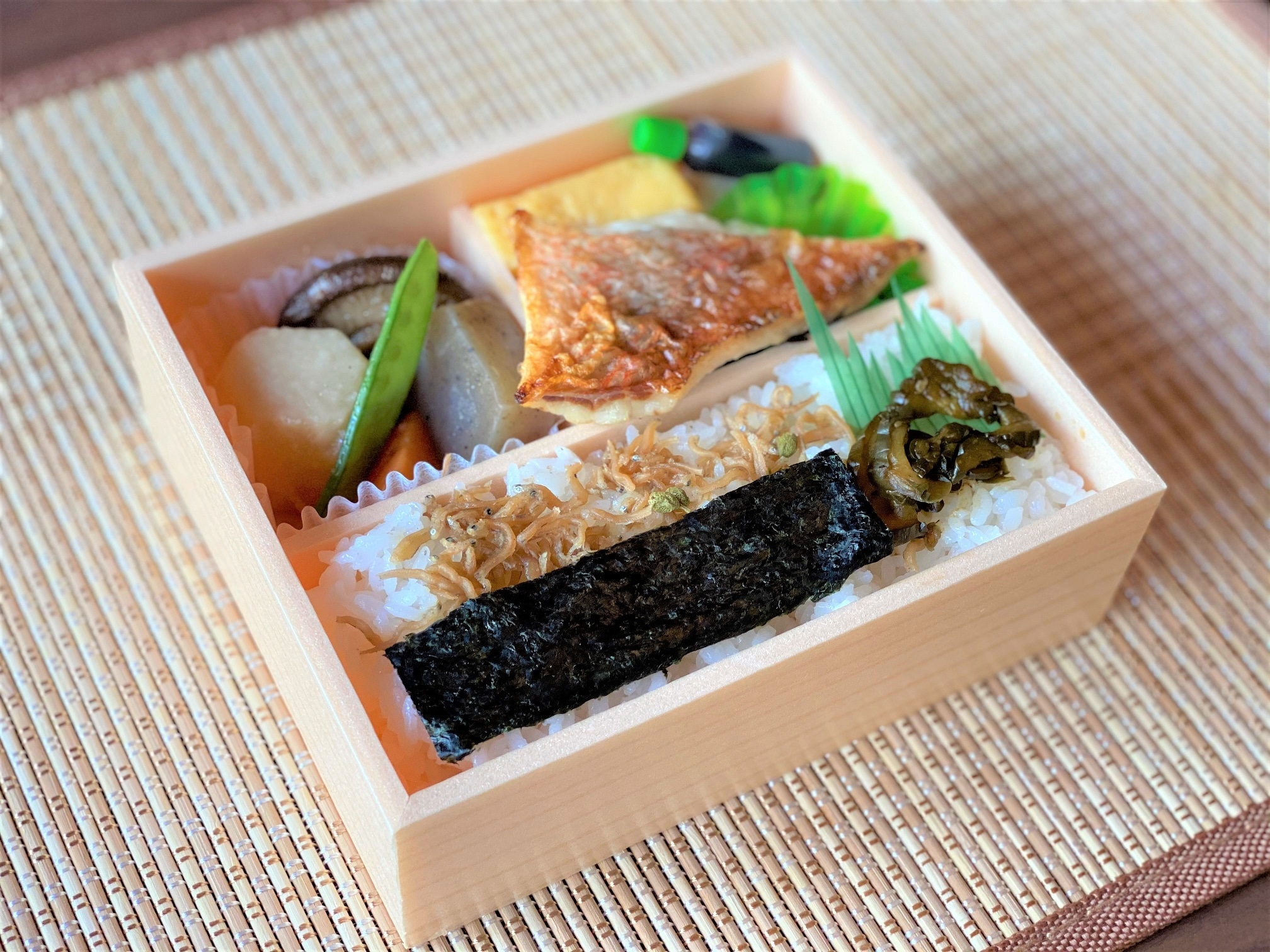 Breakfast lunch ◯ Nori red fish
