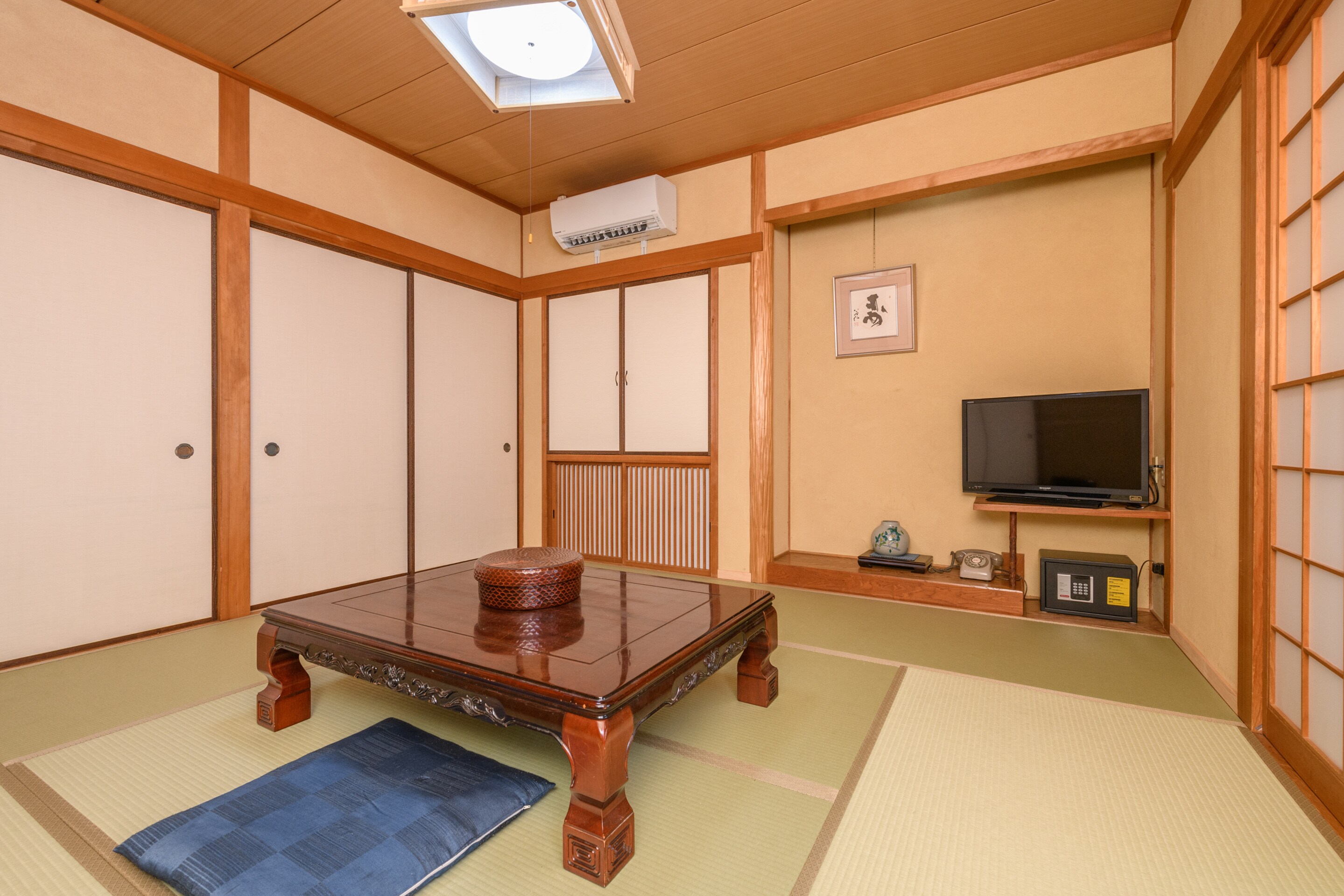Japanese-style non-smoking quadruple room (example of a room)