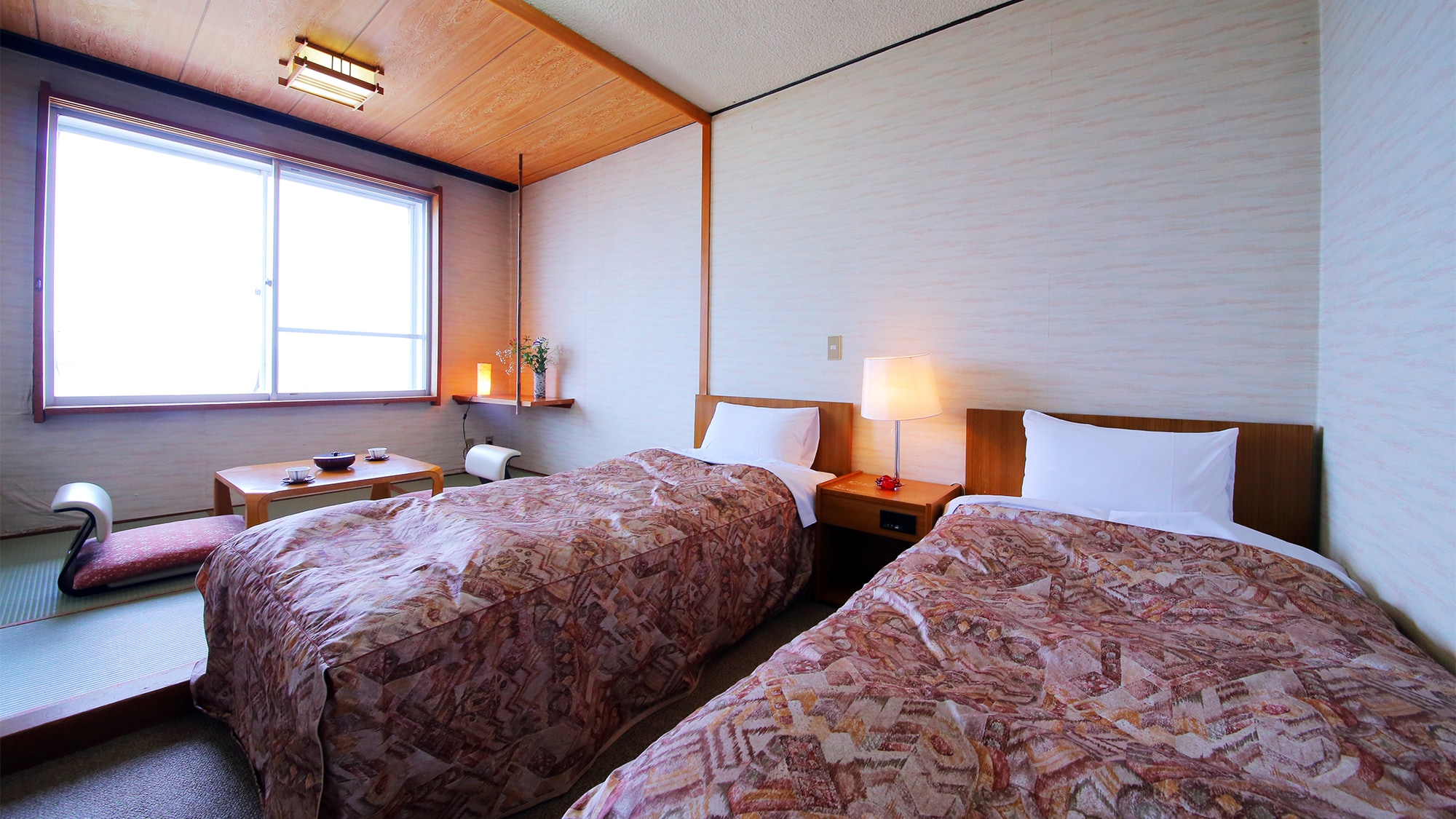 [Main building] Lake view Japanese-Western style room - Lake Inawashiro right in front of you -