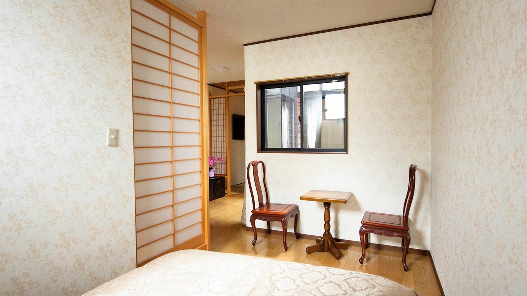 ・ "Sakura" room: Up to 5 people can stay
