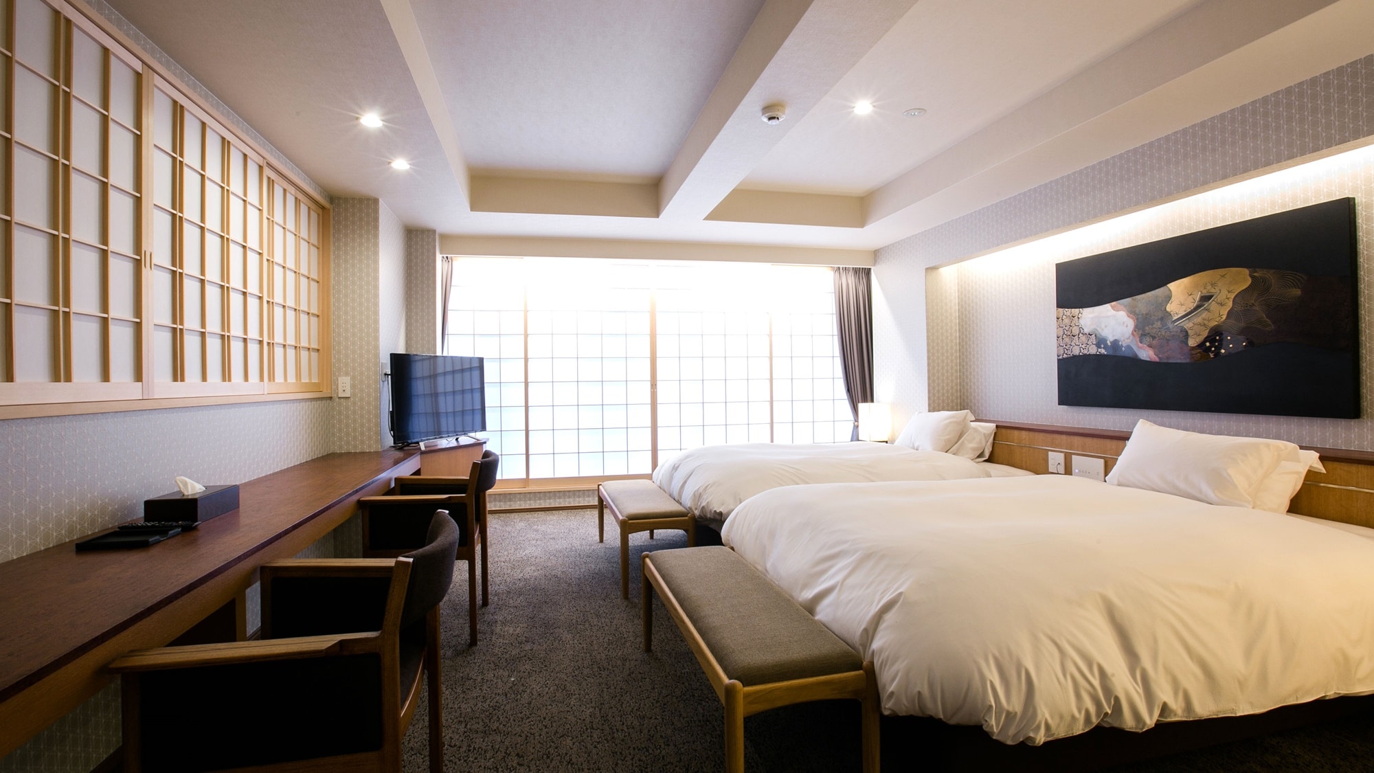 * [Suite] Two double beds. You can also lay two futons on the small rise