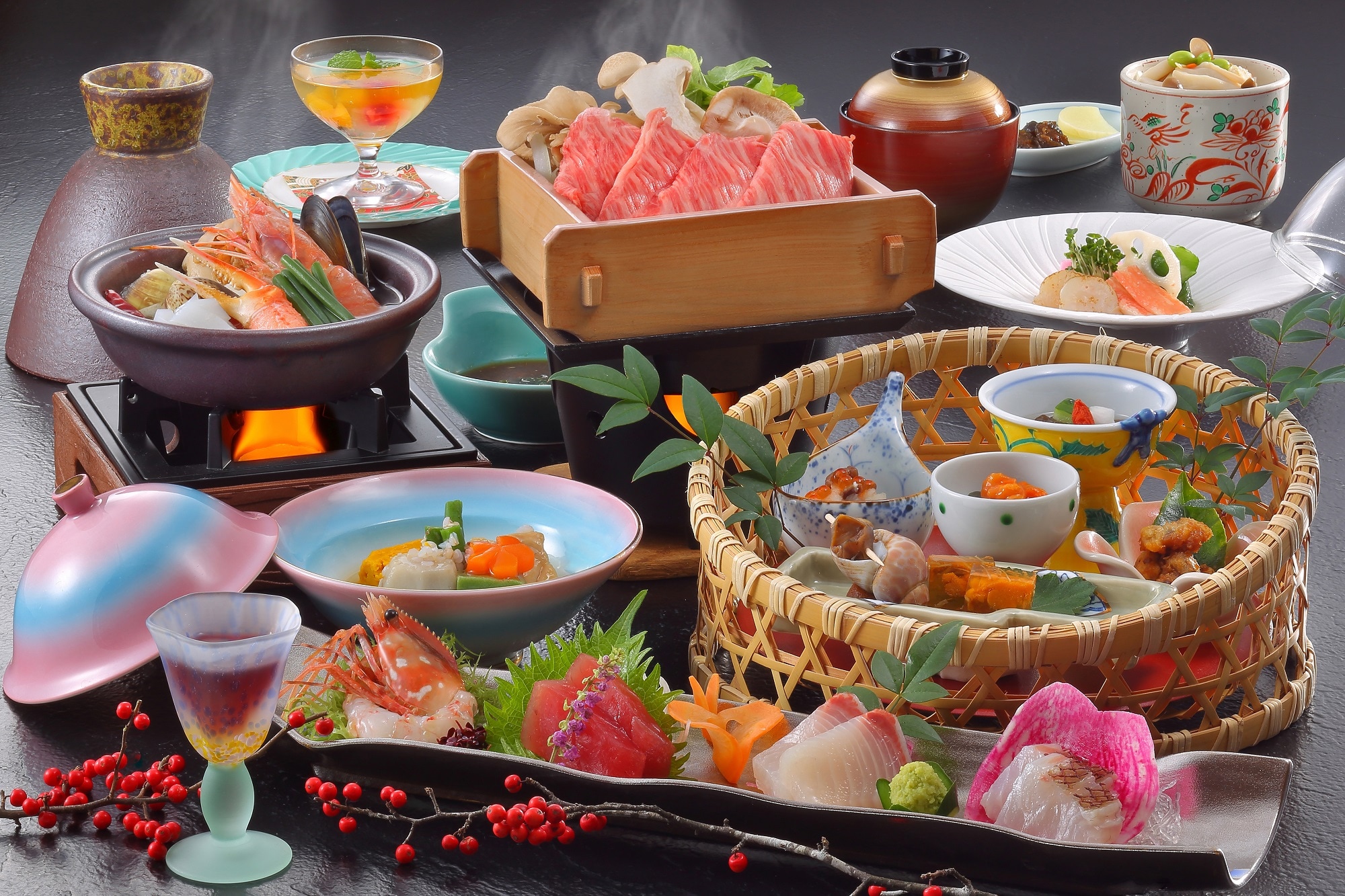 "Japanese-style bouillabaisse hotpot" and "specially selected beef steamed in a bamboo steamer" are delicious at Kagiri Gozen