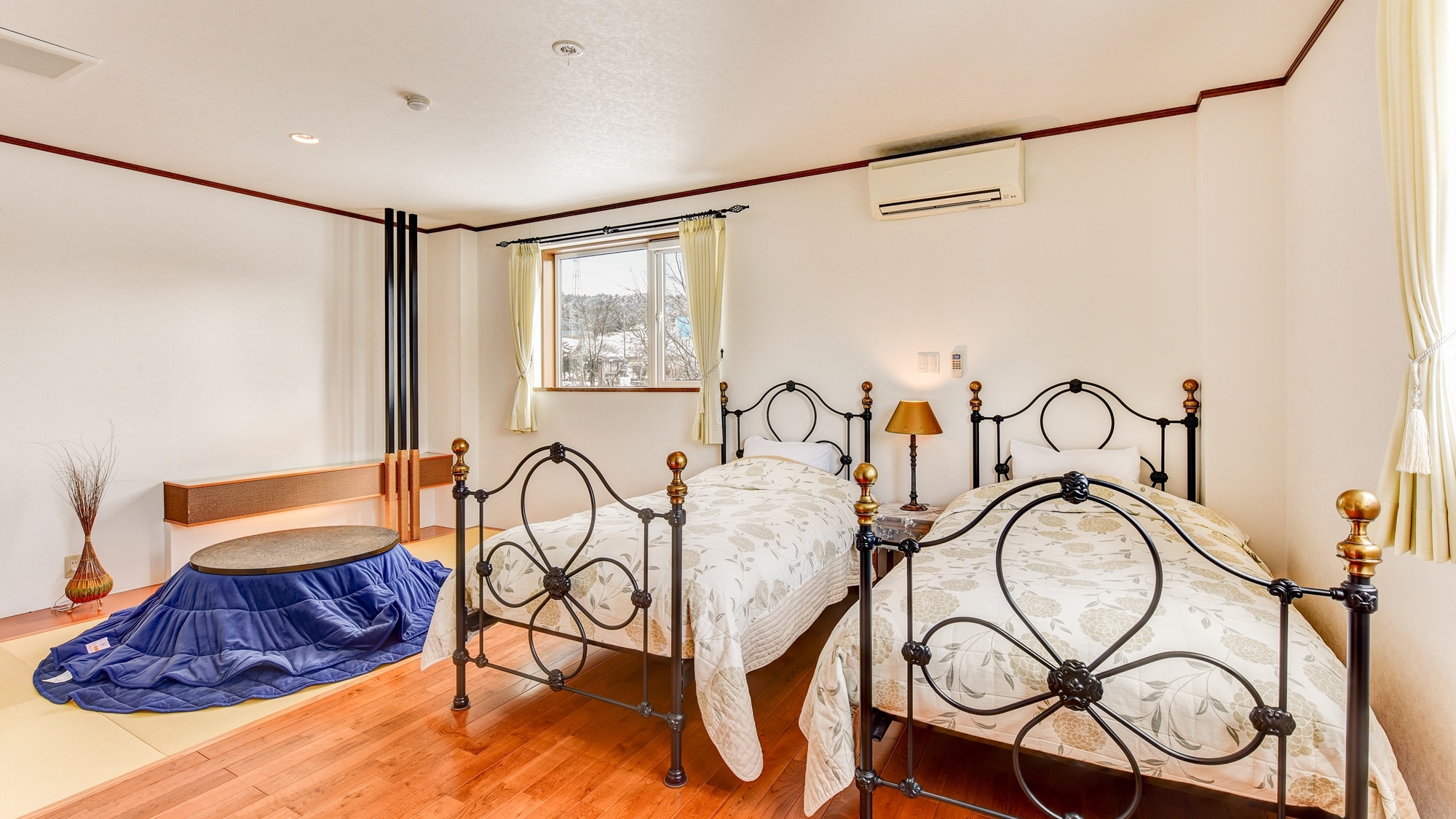 *[Omakase Japanese-Western style room 30-34㎡ (example)] A room recommended for groups with twin beds and tatami mats