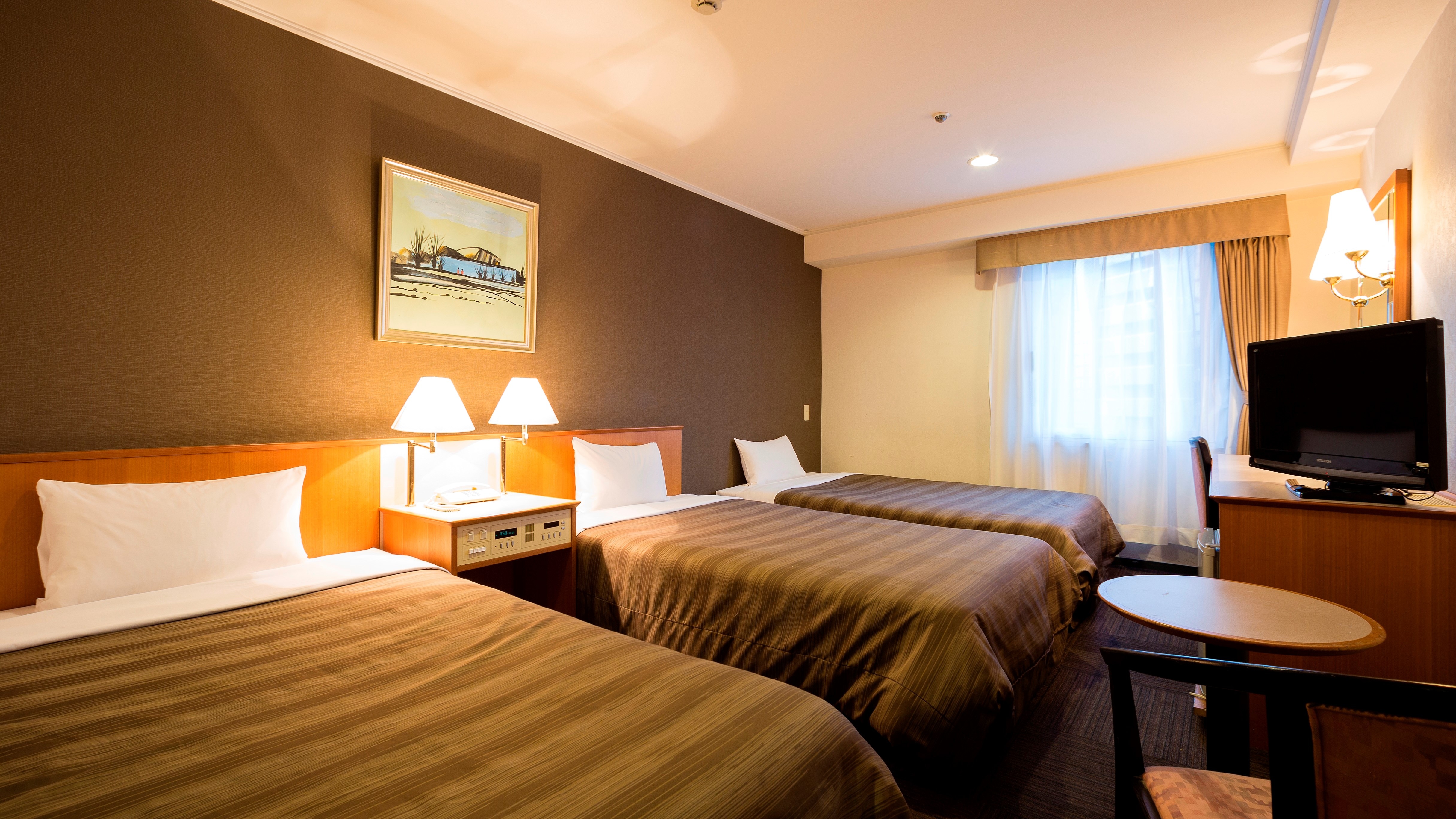 Kamar Triple (21 meter persegi lebar tempat tidur 110 cm)