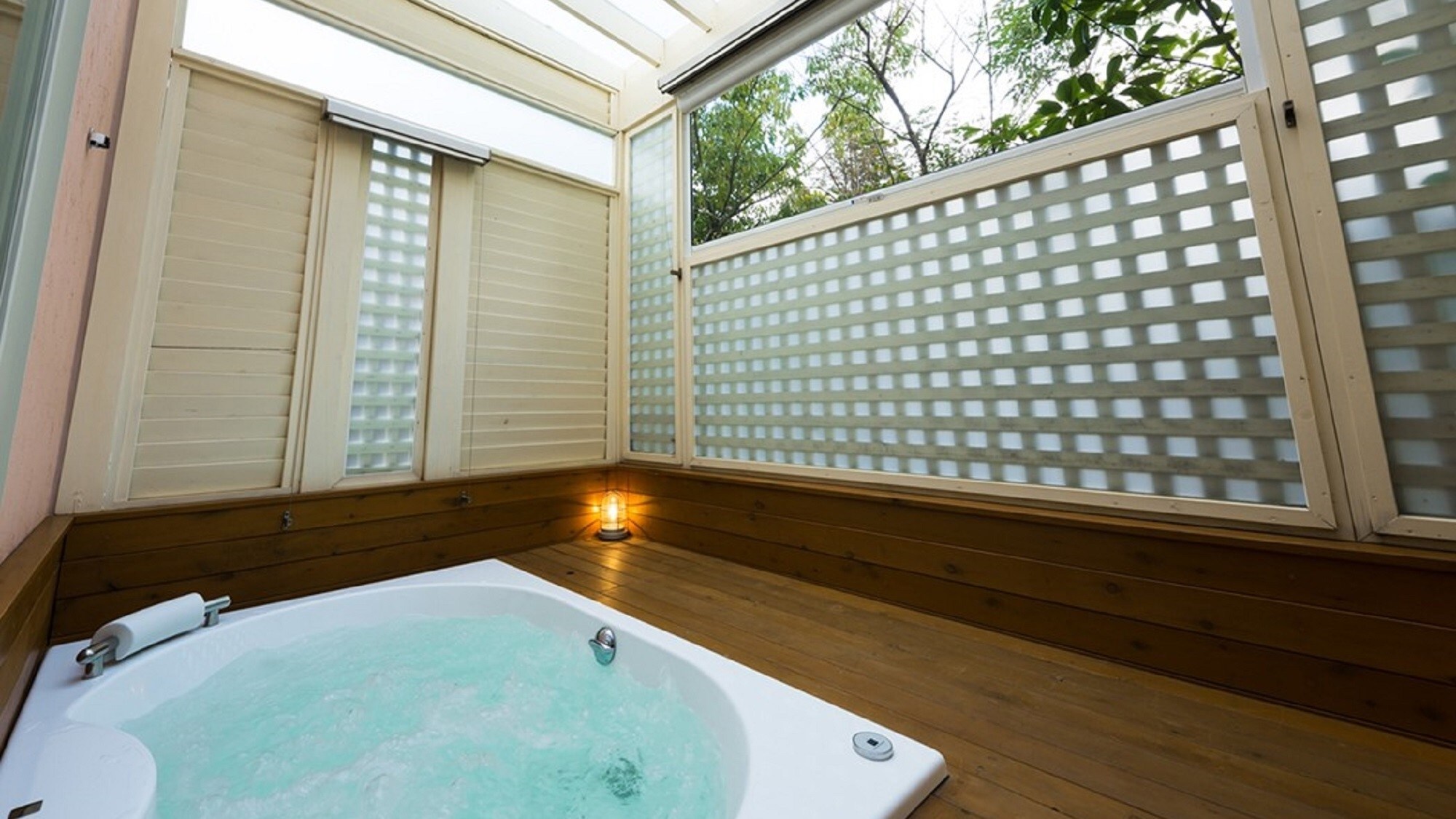 [Family Lodge Forest Terrace] Equipped with a terrace with jacuzzi on the first floor