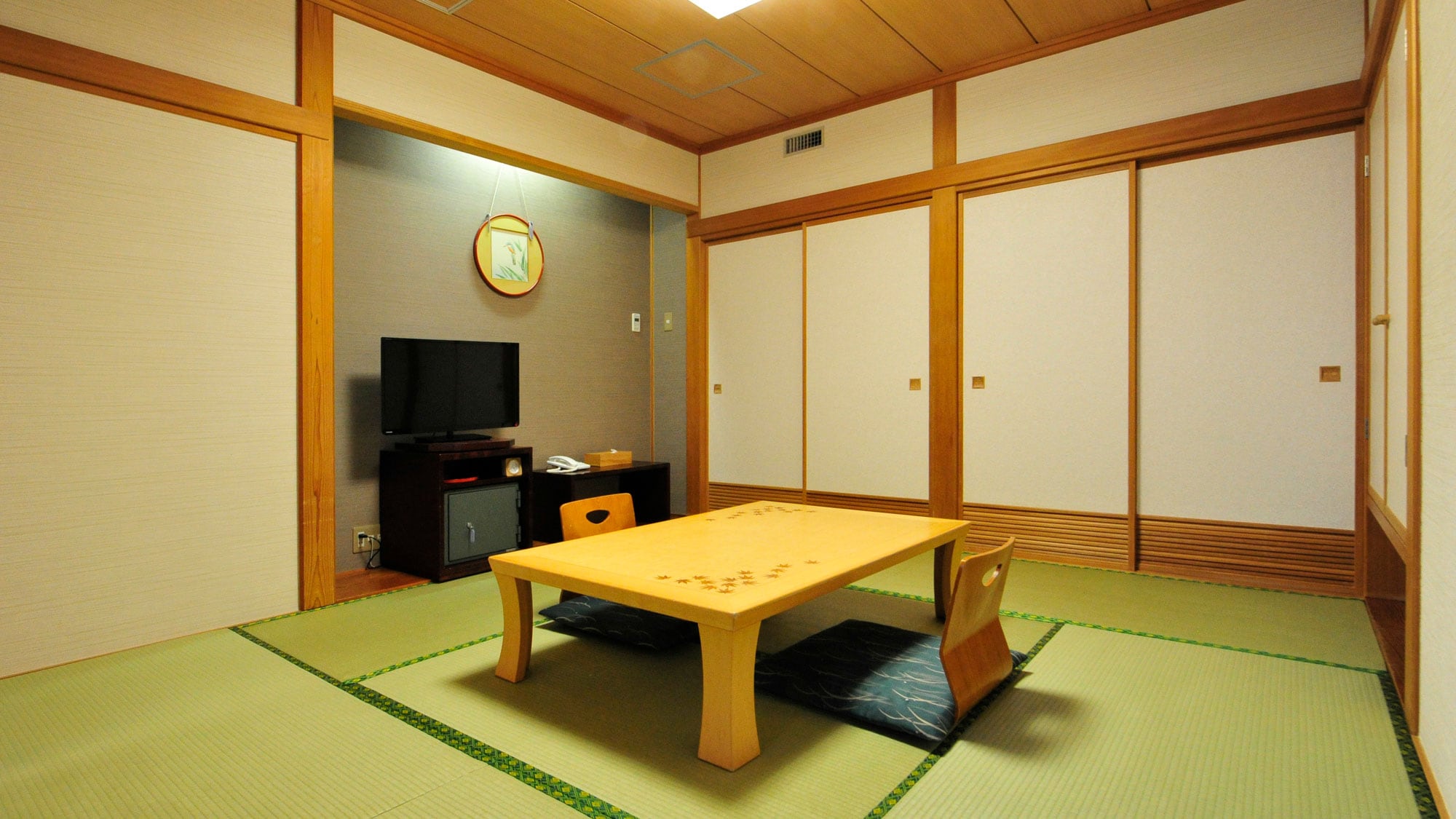 Japanese-style room with 8 tatami mats, no view / no bus, an example