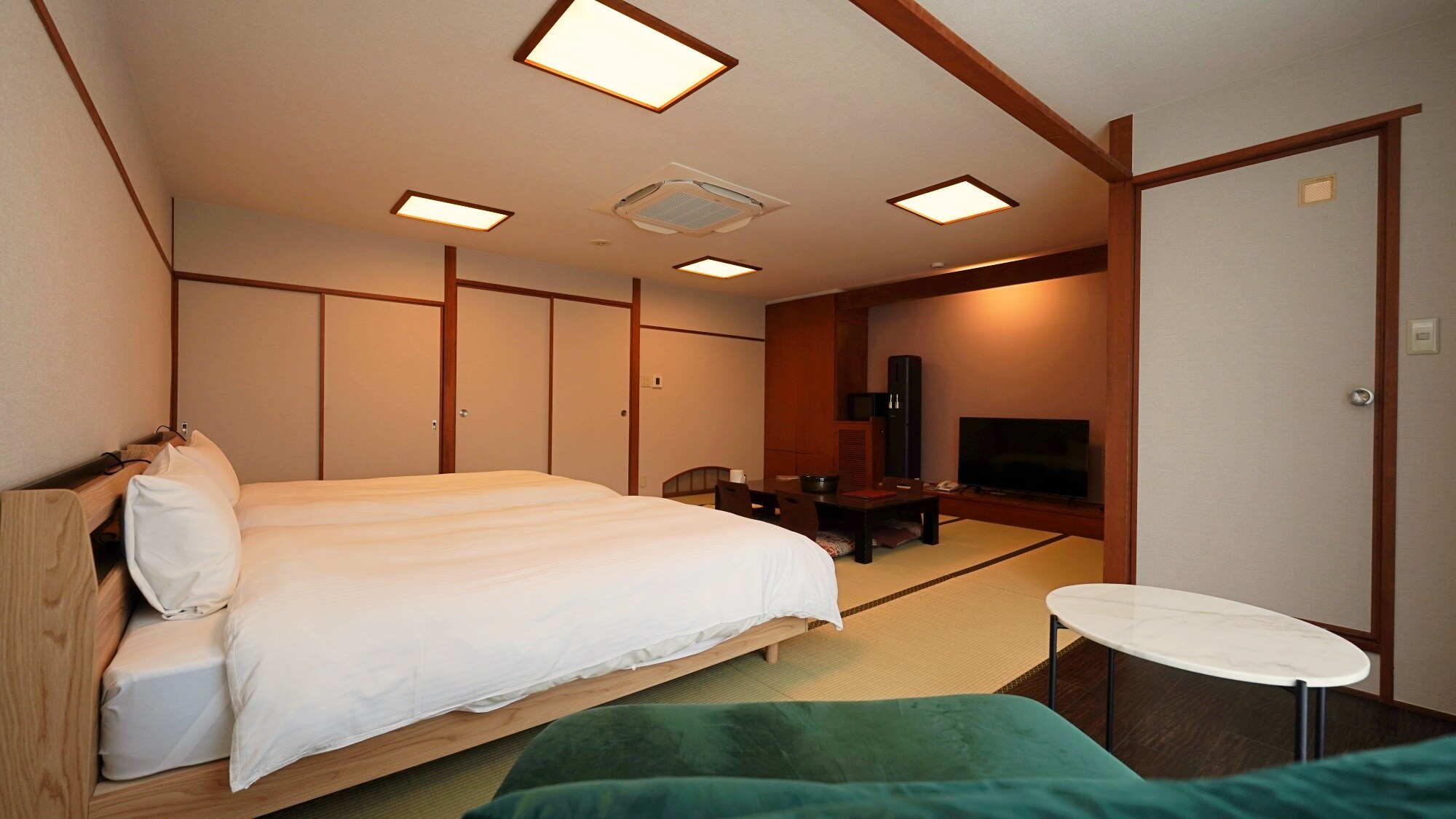 Japanese-Western room, 15 tatami mats (with indoor bath)