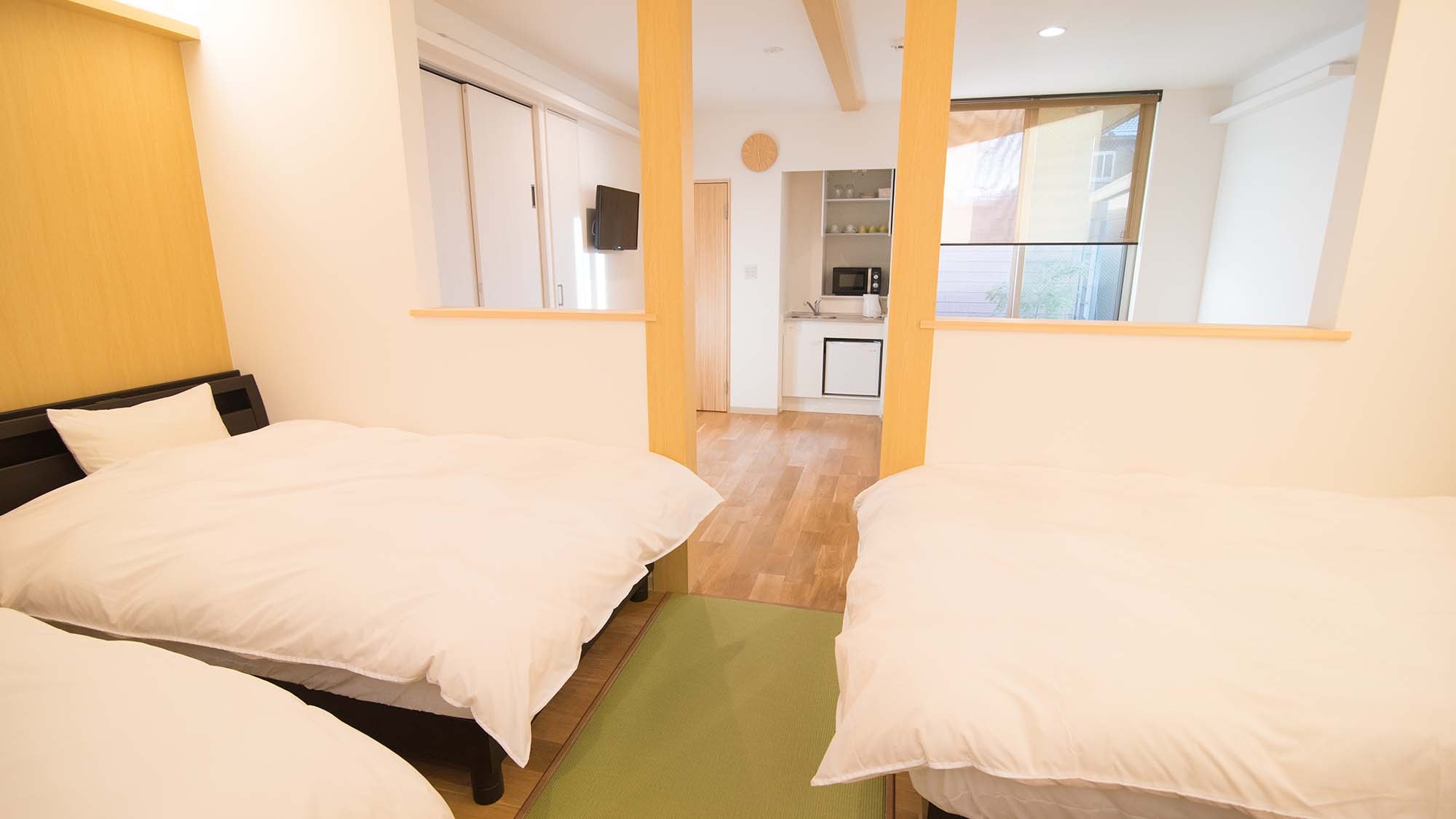 ・[Room 1] Equipped with 4 semi-double beds