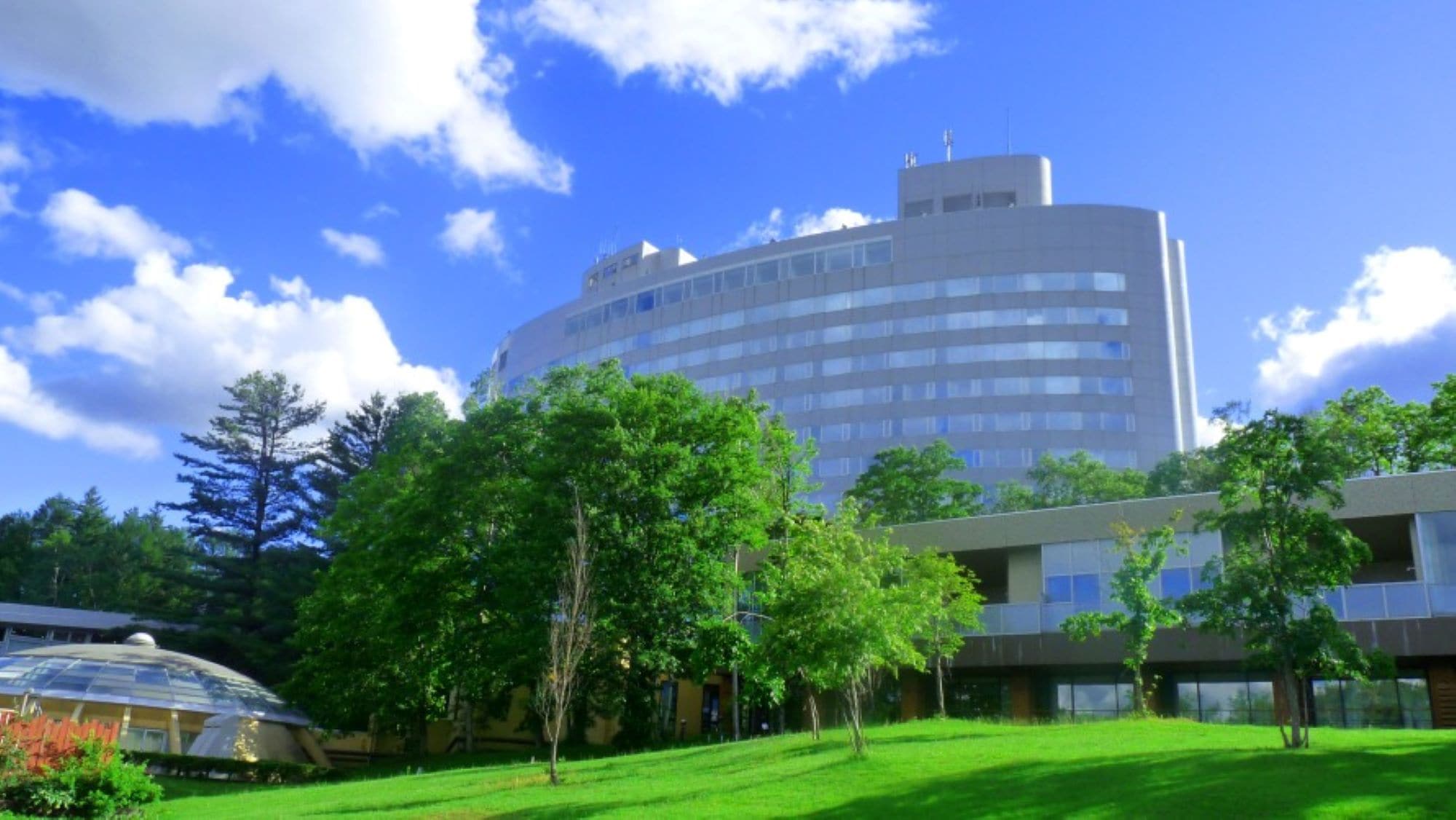 New Furano Prince Hotel exterior [July to August, sunny weather]