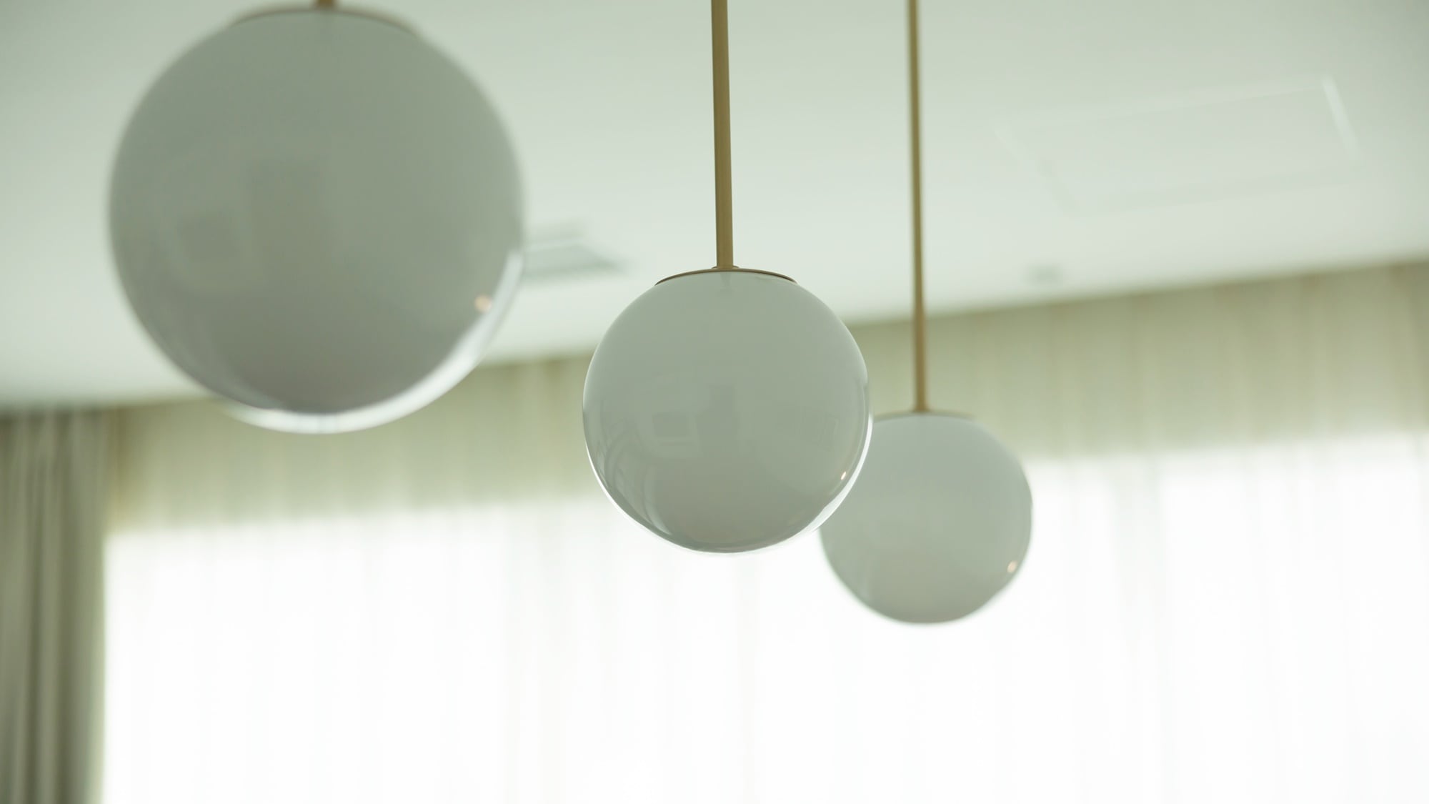 [Deluxe Family Takumi] The beautiful pendant light brightens up the room.
