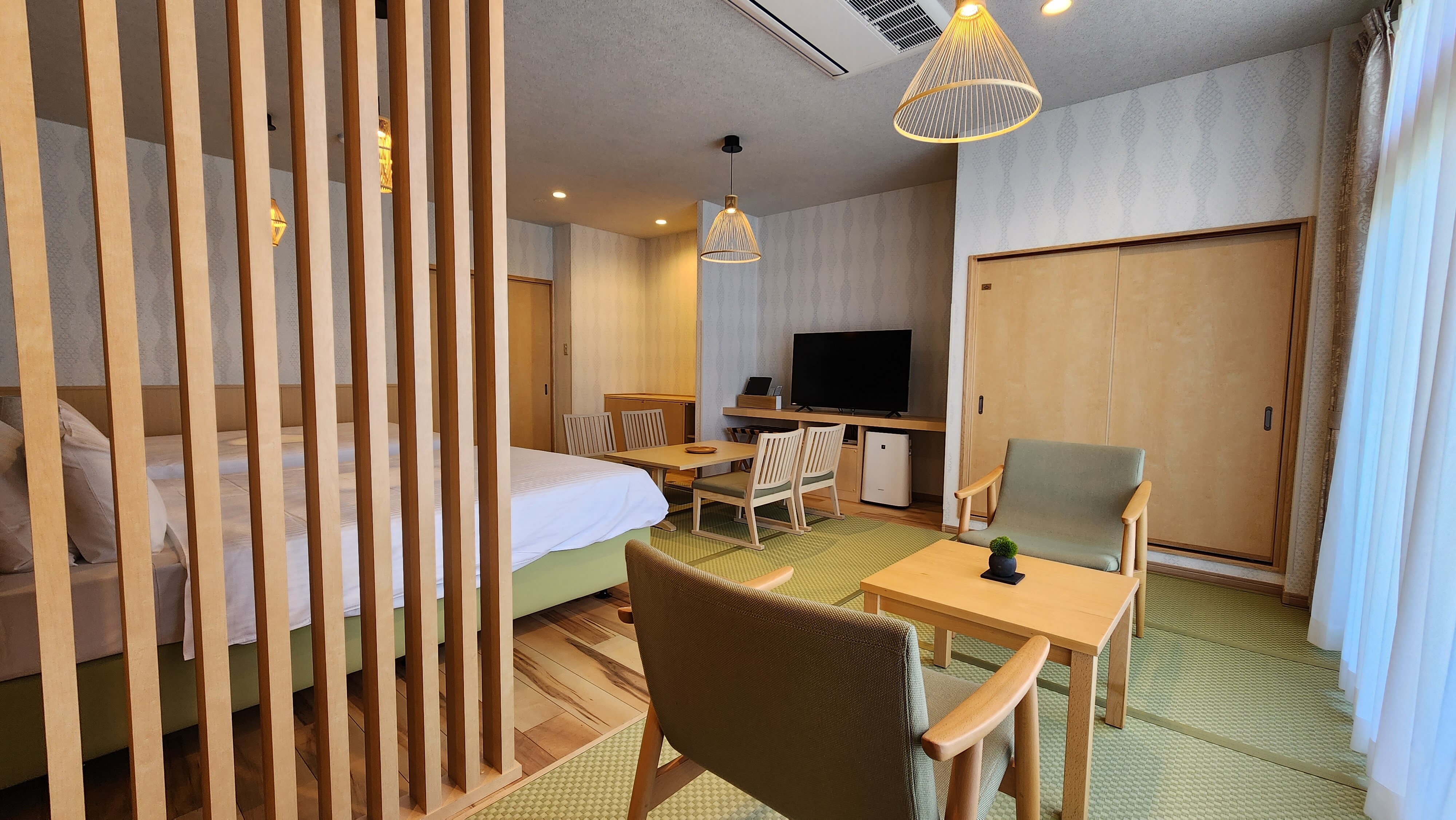 O [2nd floor Japanese-Western style room with twin beds] Room for 2-4 people