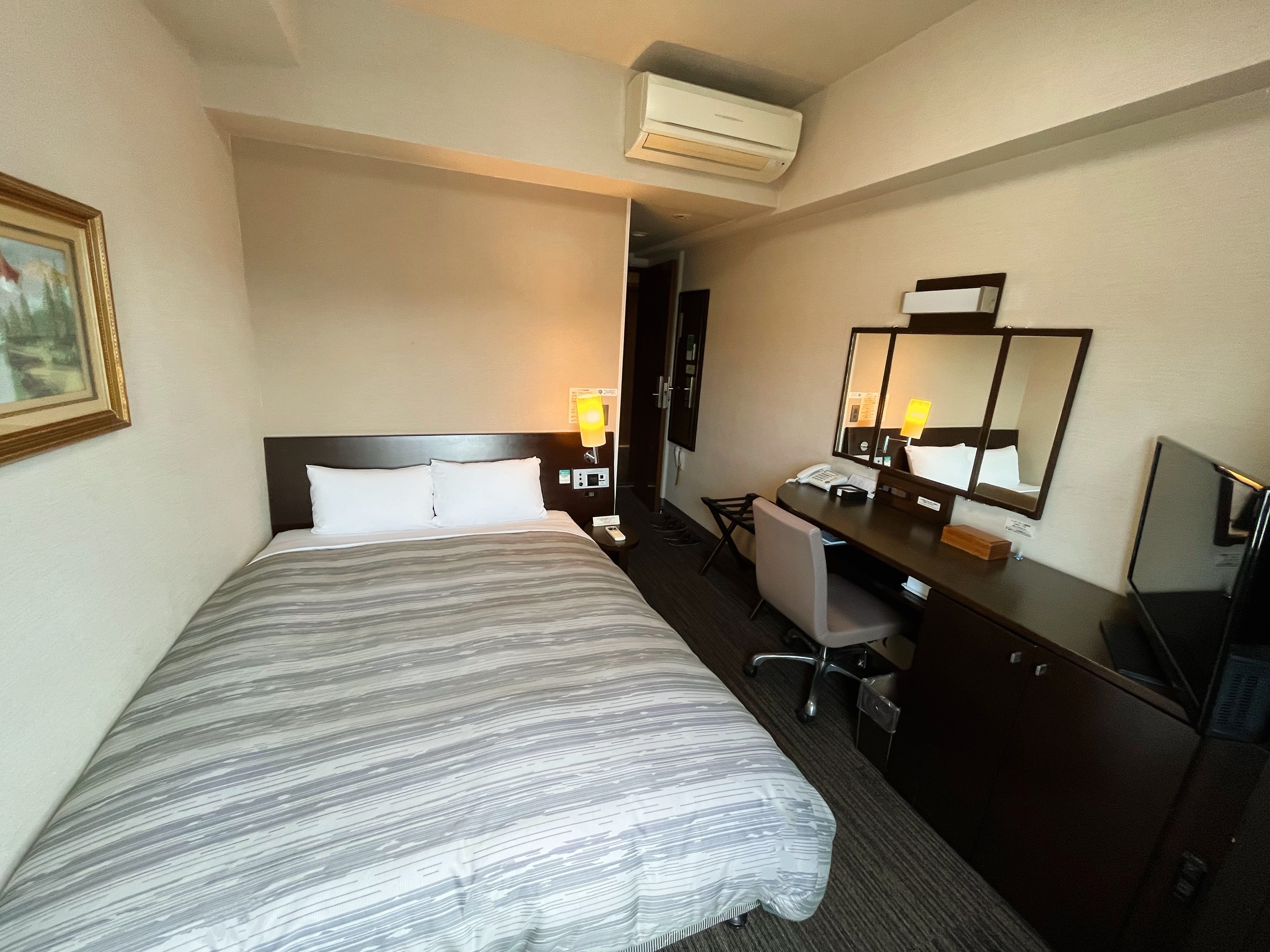 Kamar semi-double wanita