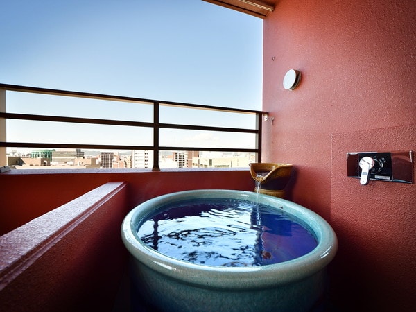 高級雙人房 本館僅有22間客房，房間內設有露天浴池。