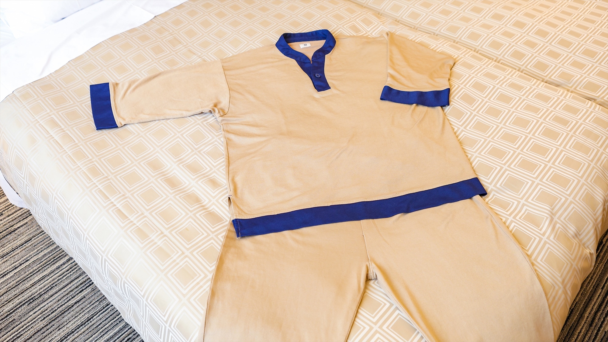 [Nightwear] Separate upper and lower pajama style for easy movement