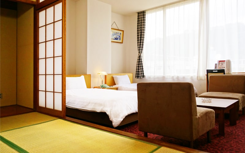 Kamar Jepang dan Barat