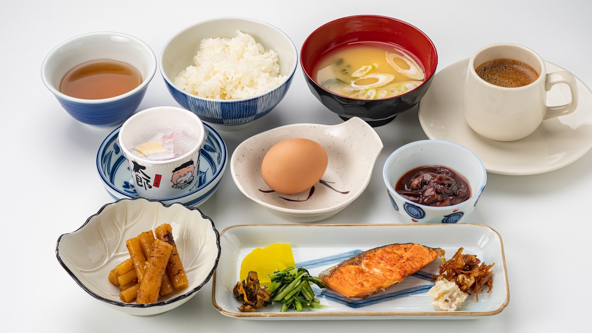* <Example of breakfast> Freshly cooked rice made with Koshihikari rice produced in Toyama Prefecture and warm miso soup have received rave reviews!