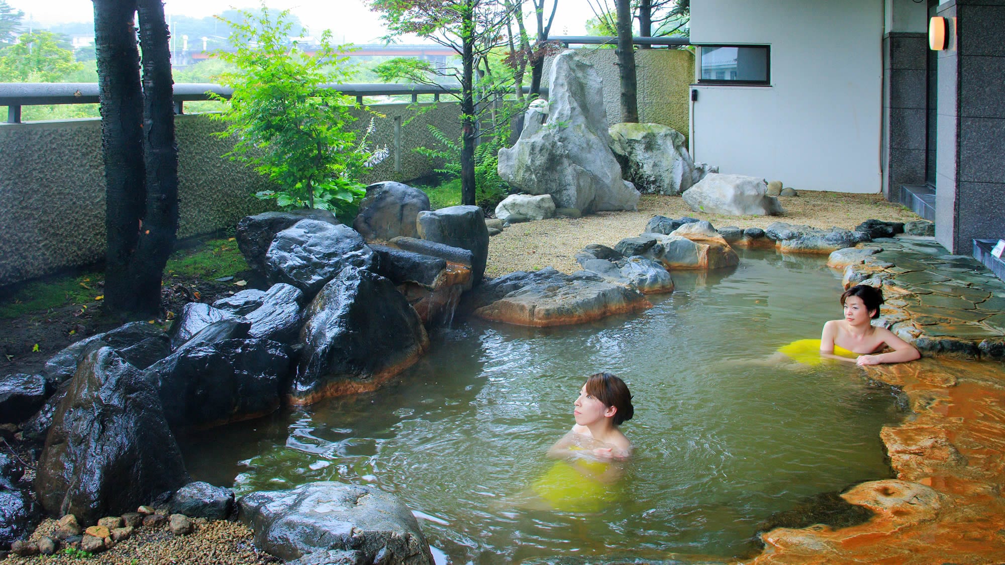 Ladies' open-air bath