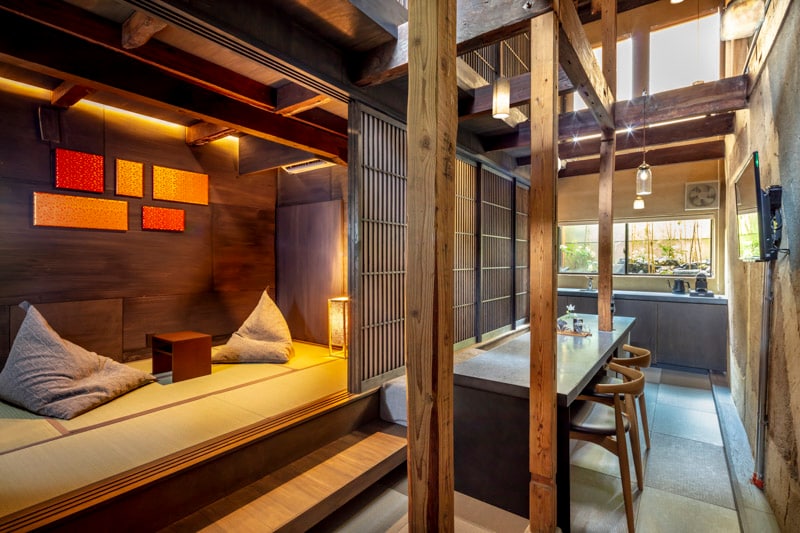 First floor Japanese-Western style room with fantastic glass lighting in the atrium