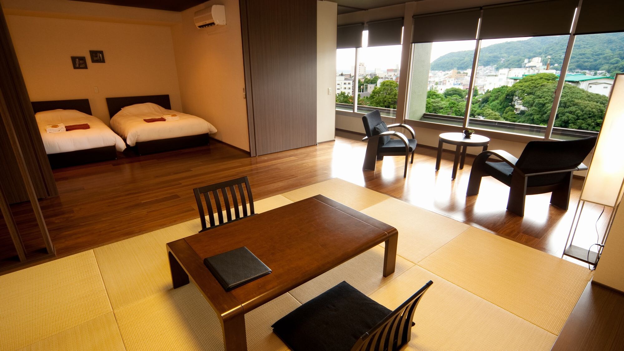 [Kamar Premium] Dengan pemandian air panas alami cemara (81,5 m2, kapasitas 4 orang)