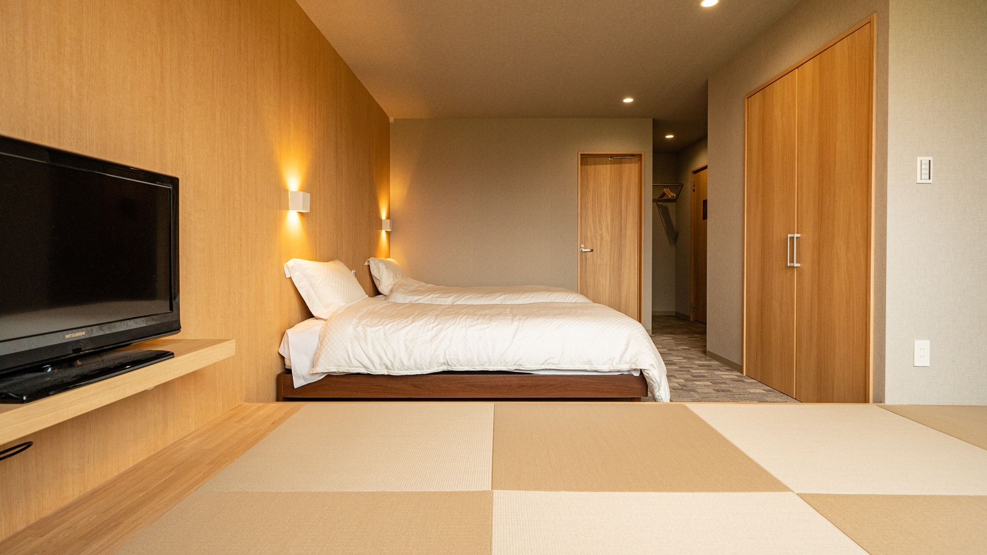 *Japanese-Western room: Maximum of 5 people, recommended for families and groups (example)