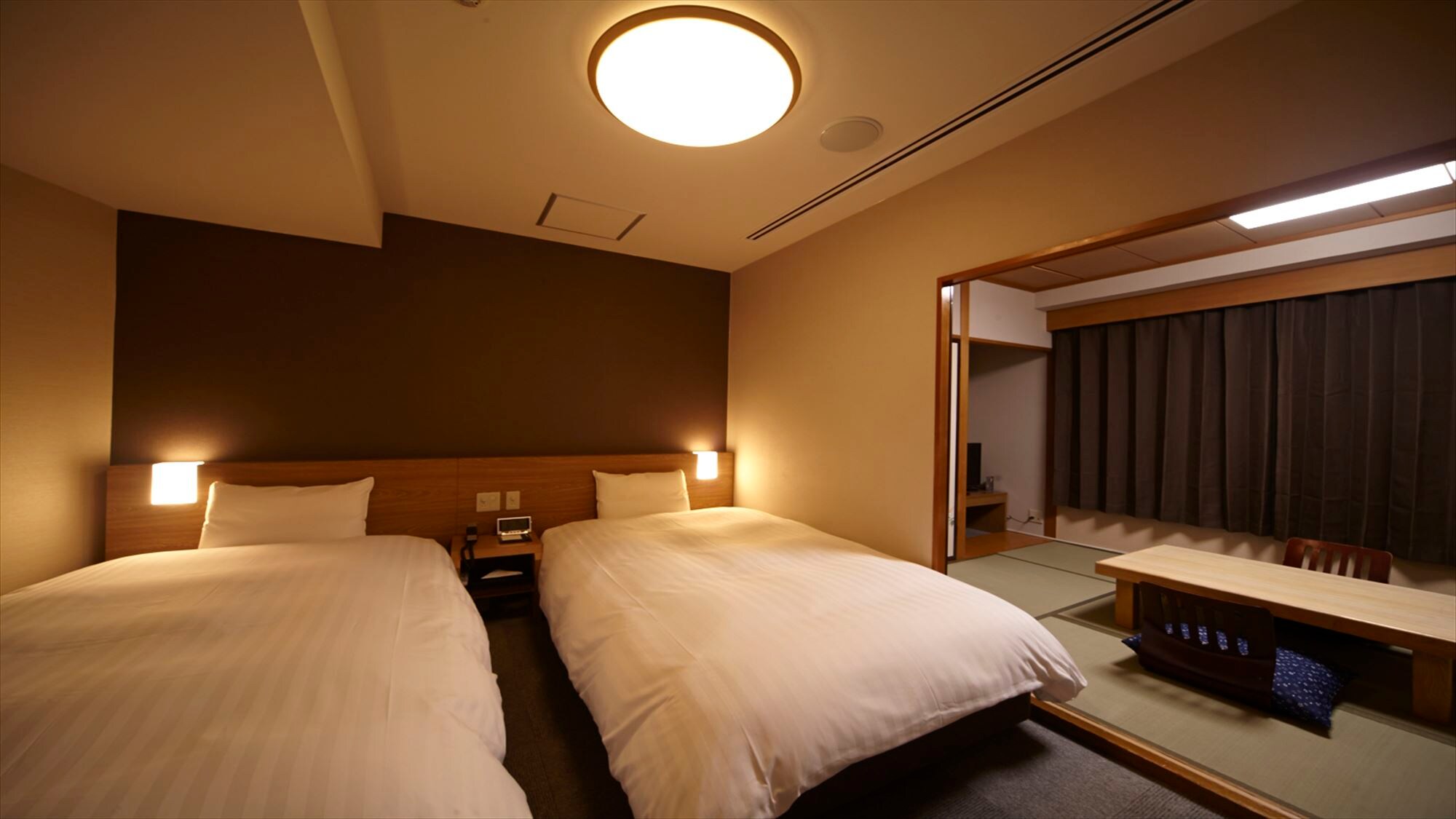Kamar bergaya Jepang-Barat bebas rokok, luas 33,0 meter persegi, ukuran tempat tidur: lebar 120cm x panjang 195cm (2 tempat tidur), maksimal 3 futon