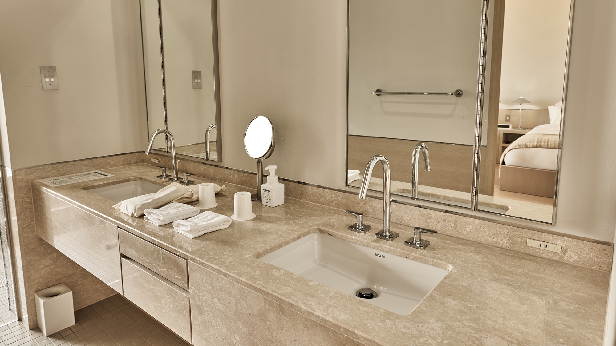 Luxury Twin Room / Powder Room
