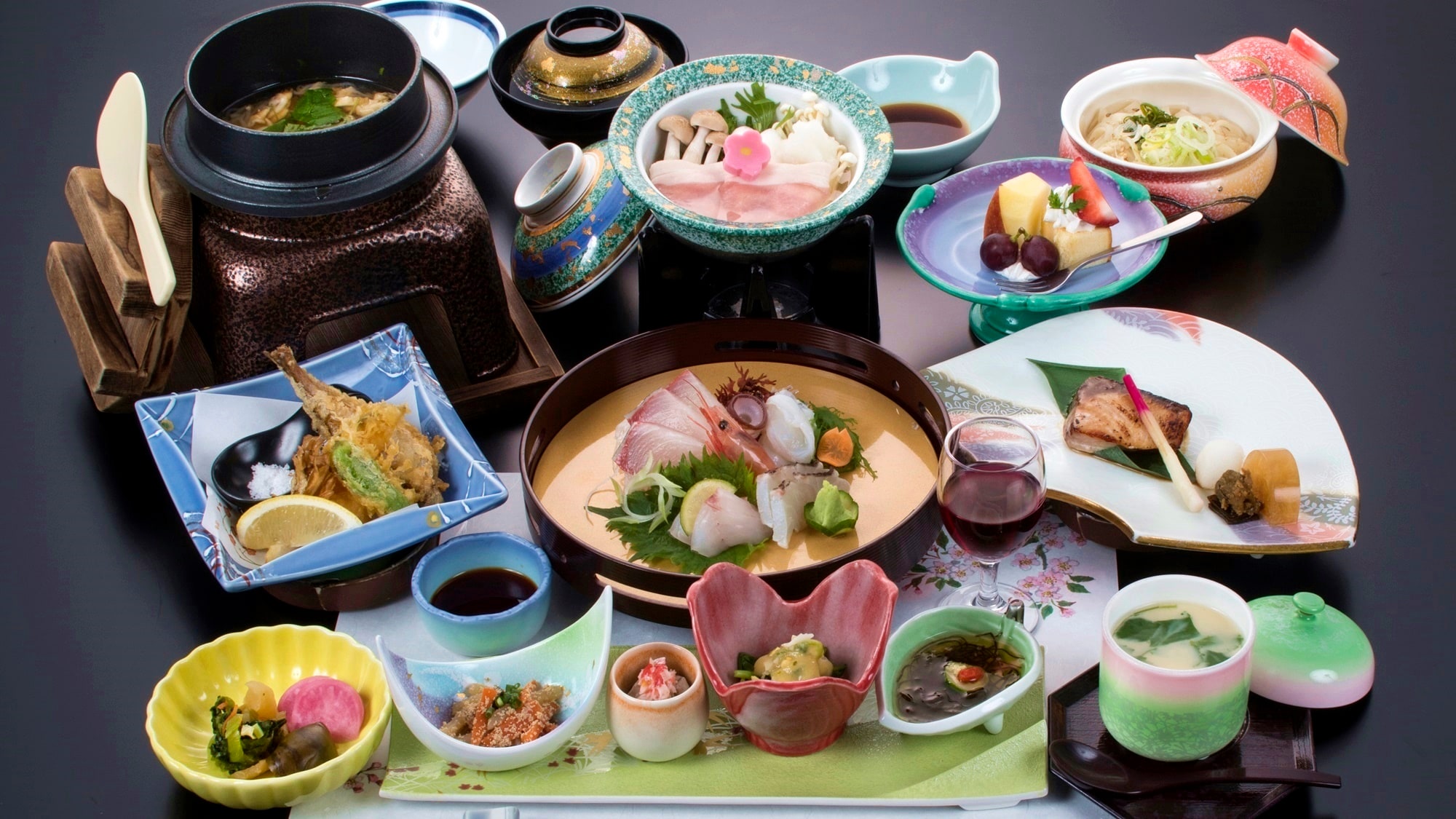 *[Example of Dinner Course B] Less voluminous than Course A. Enjoy seasonal seafood from Shonai.