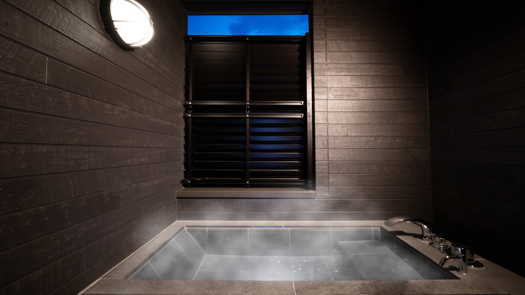 ・ Semi-open-air bath (artificial hot spring)