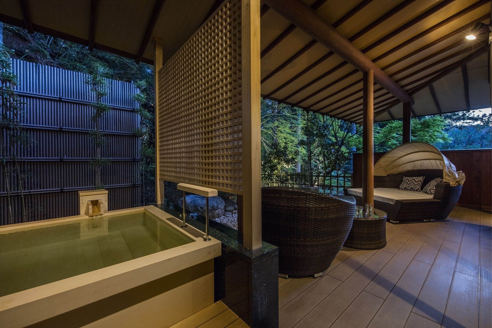 [Bettei Komorebi] Garden suite with open-air bath (Room 368) A spacious open-air bath.