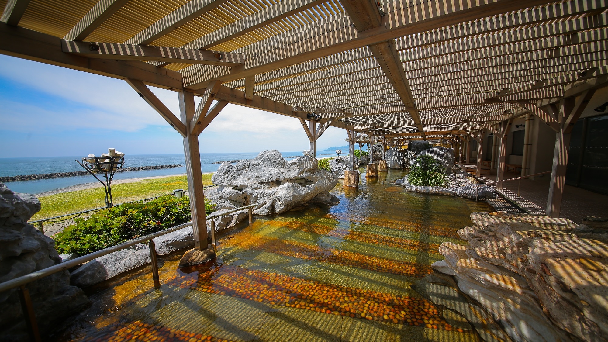 御婦人の優　大浴場露天風呂