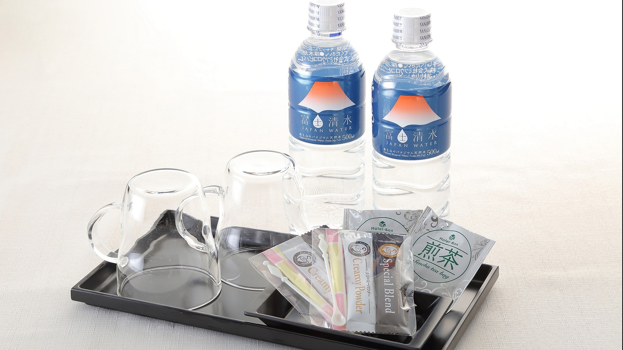 Room amenities (mineral water / tea set)