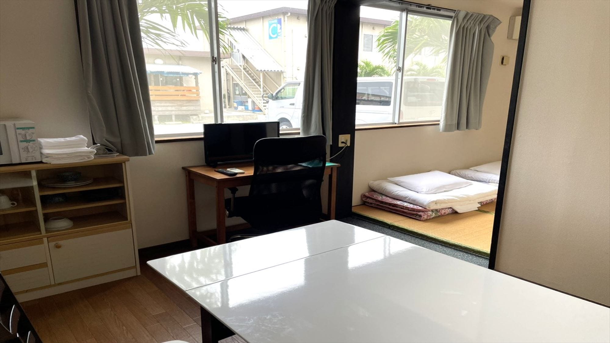 ◆Family Room: Accommodates up to 3 people. Fully equipped kitchen. Great for friends or family.