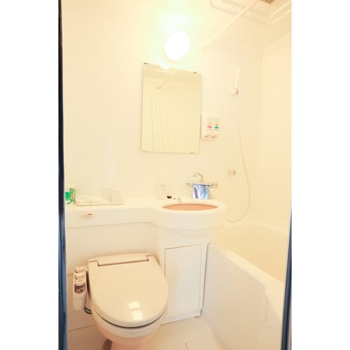 All guest rooms are unit baths.