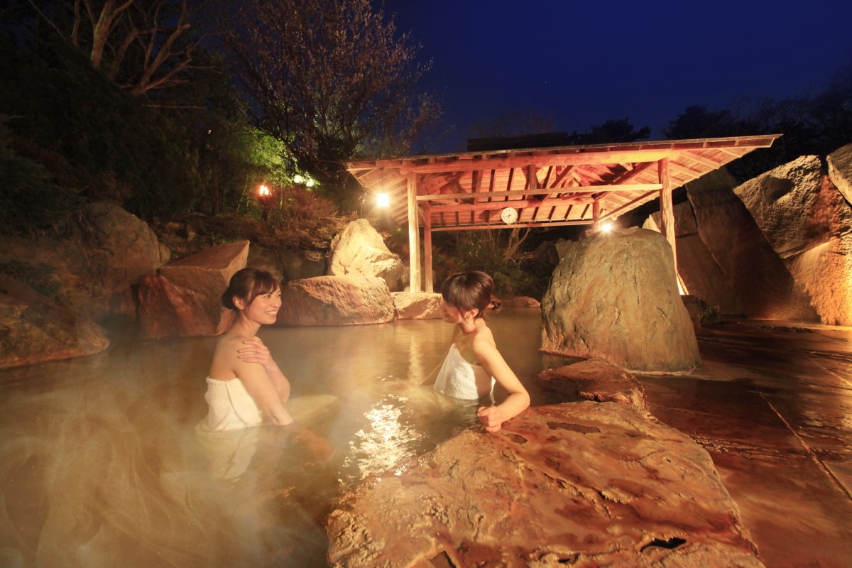 Open-air bath "Kagaribi-no-yu" operating hours: 5:00am - 12:00am (excluding cleaning times)