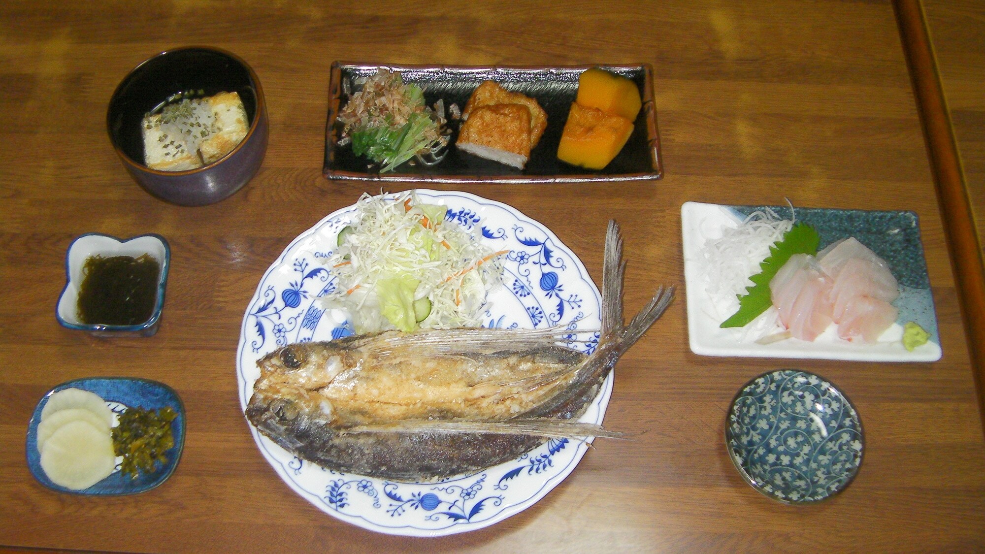 * Supper example / Please enjoy the local fish from Yakushima.