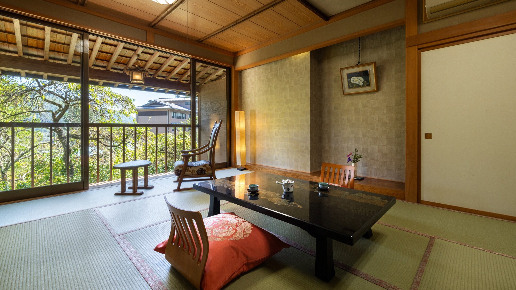 [Phòng phụ 12 chiếu tatami] Một không gian lý tưởng cho những ai muốn dành "sự tĩnh lặng thư giãn" cùng những người thân yêu.