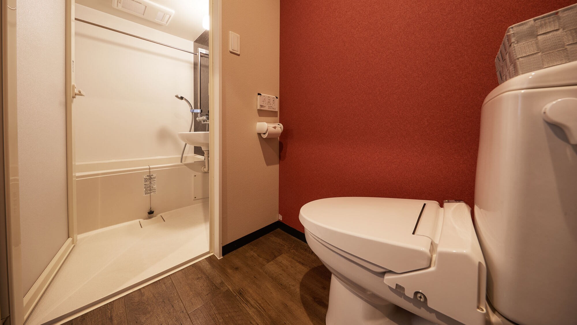 Kamar mandi dan toilet terpisah