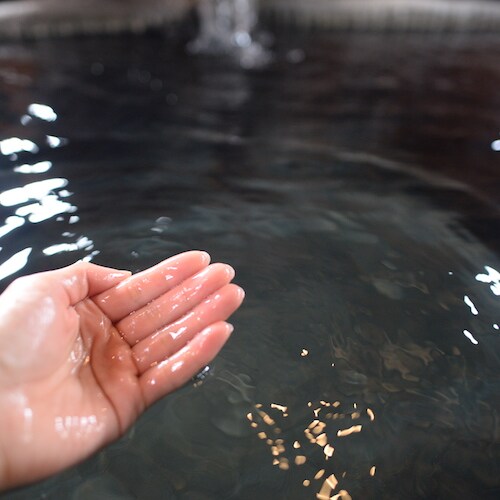 [Spring quality] Alkaline hot water with a gentle touch that wraps around you.